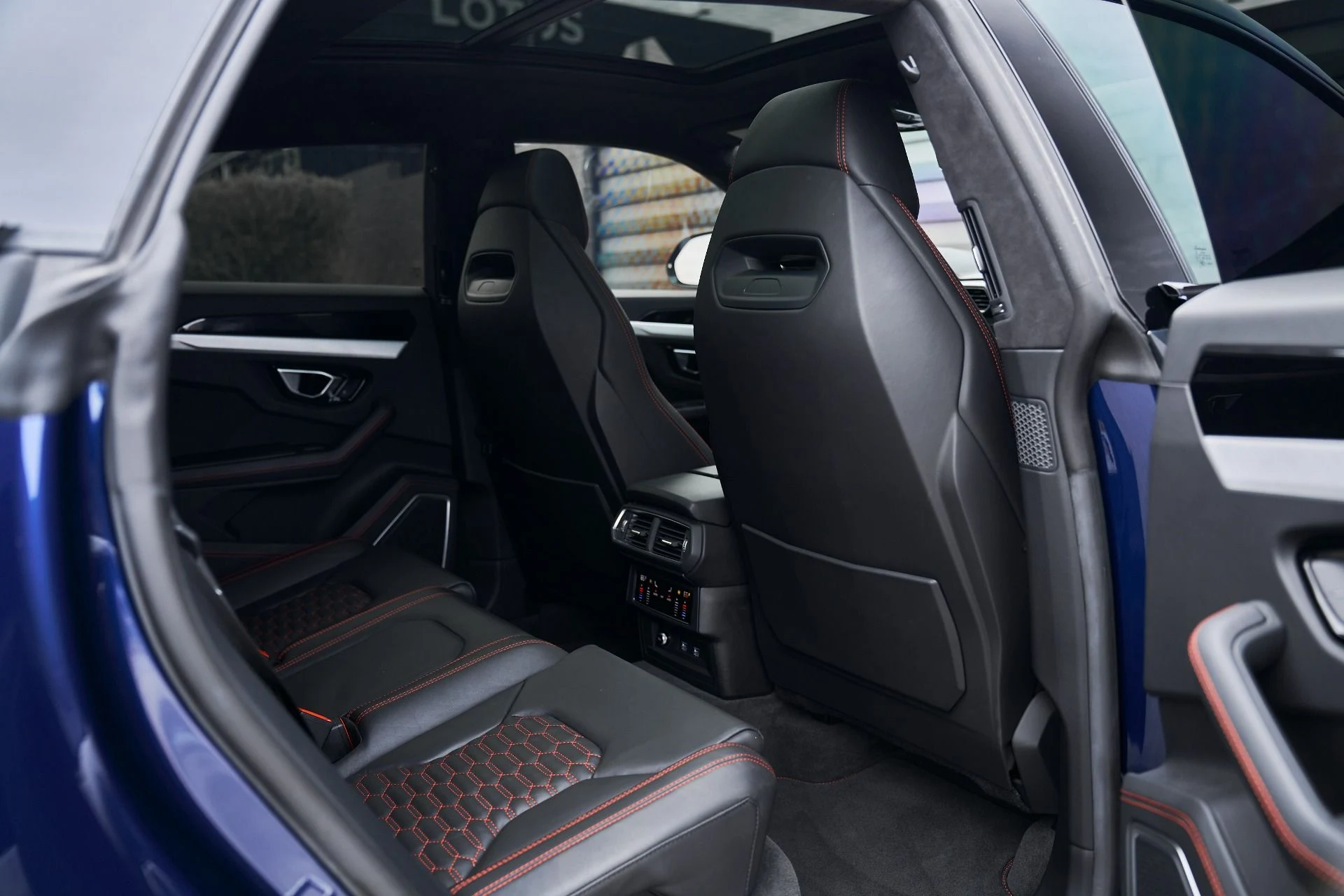 mph034_1851290130_Used_2021_Lamborghini_Urus_1763157085_33c94ed5c3