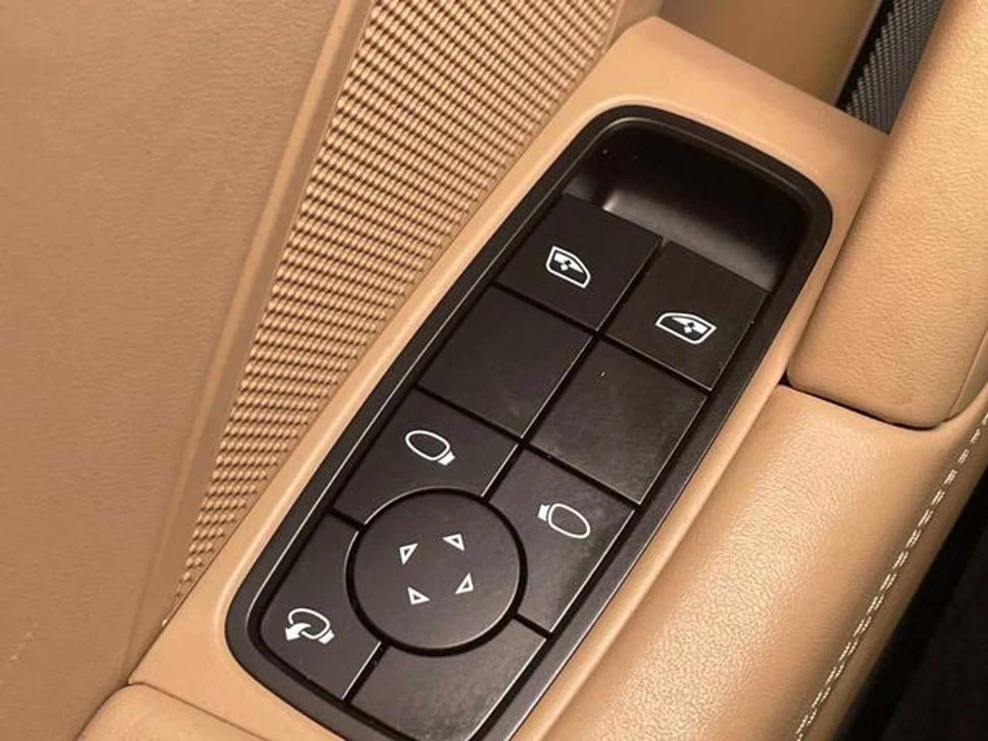 mph034_1852044096_QB_Shi_j_GNV_Nh_Ah_KGI_1l5_FKHAI_94_0ab6ad2575