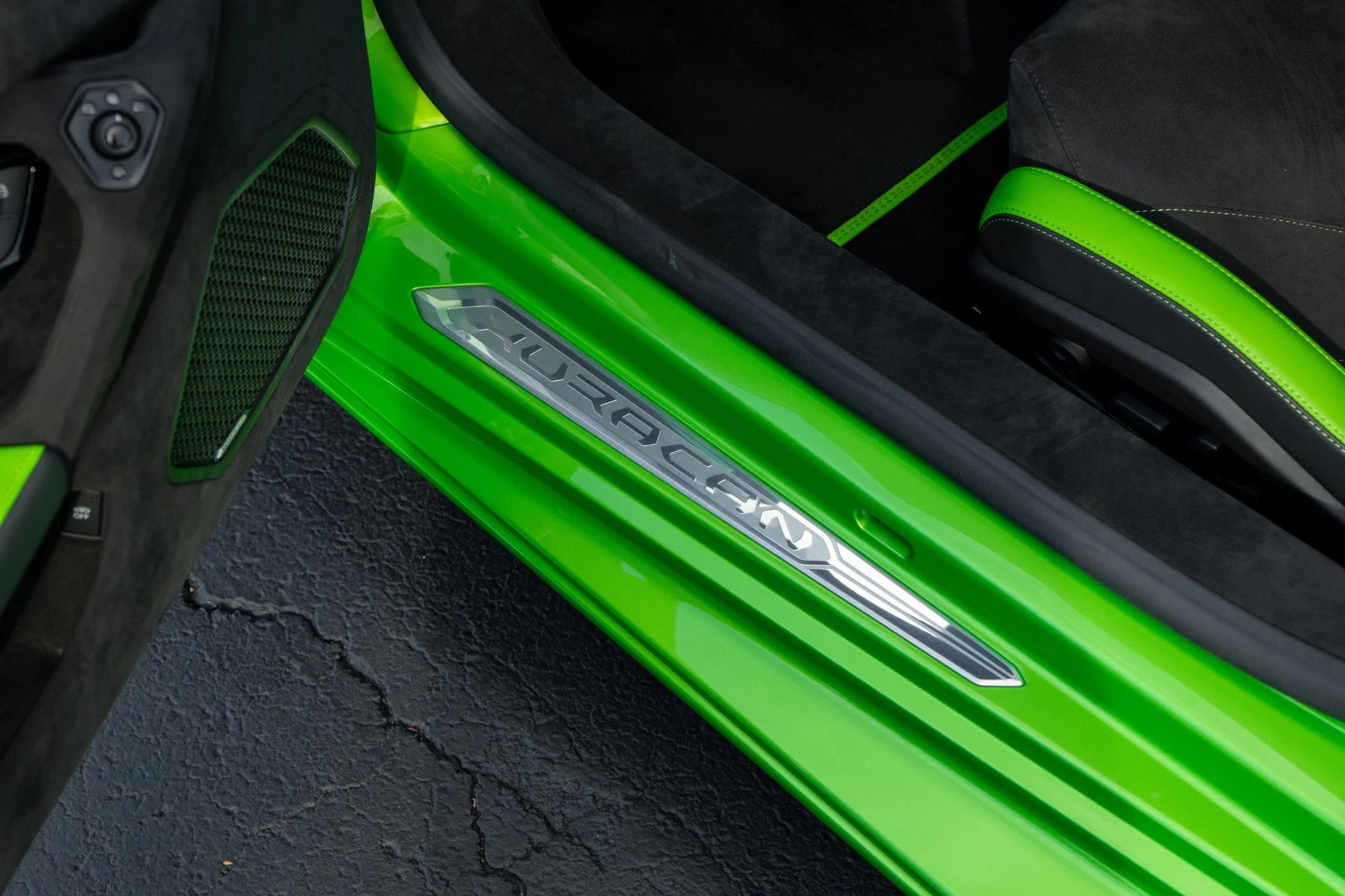 mph034_1858934233_Used_2023_Lamborghini_Huracan_Tecnica_1761058582_69461ba77d