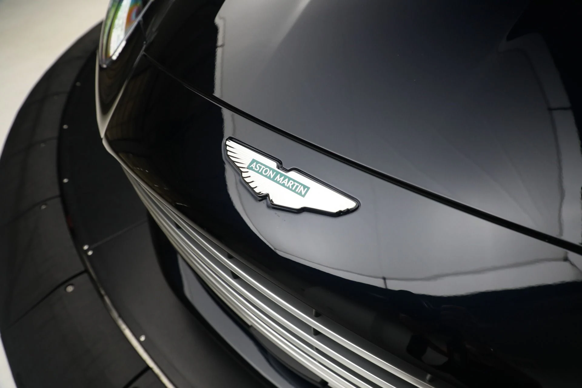 mph034_1863029368_New_2025_Aston_Martin_DB_12_Volante_9df57a394b