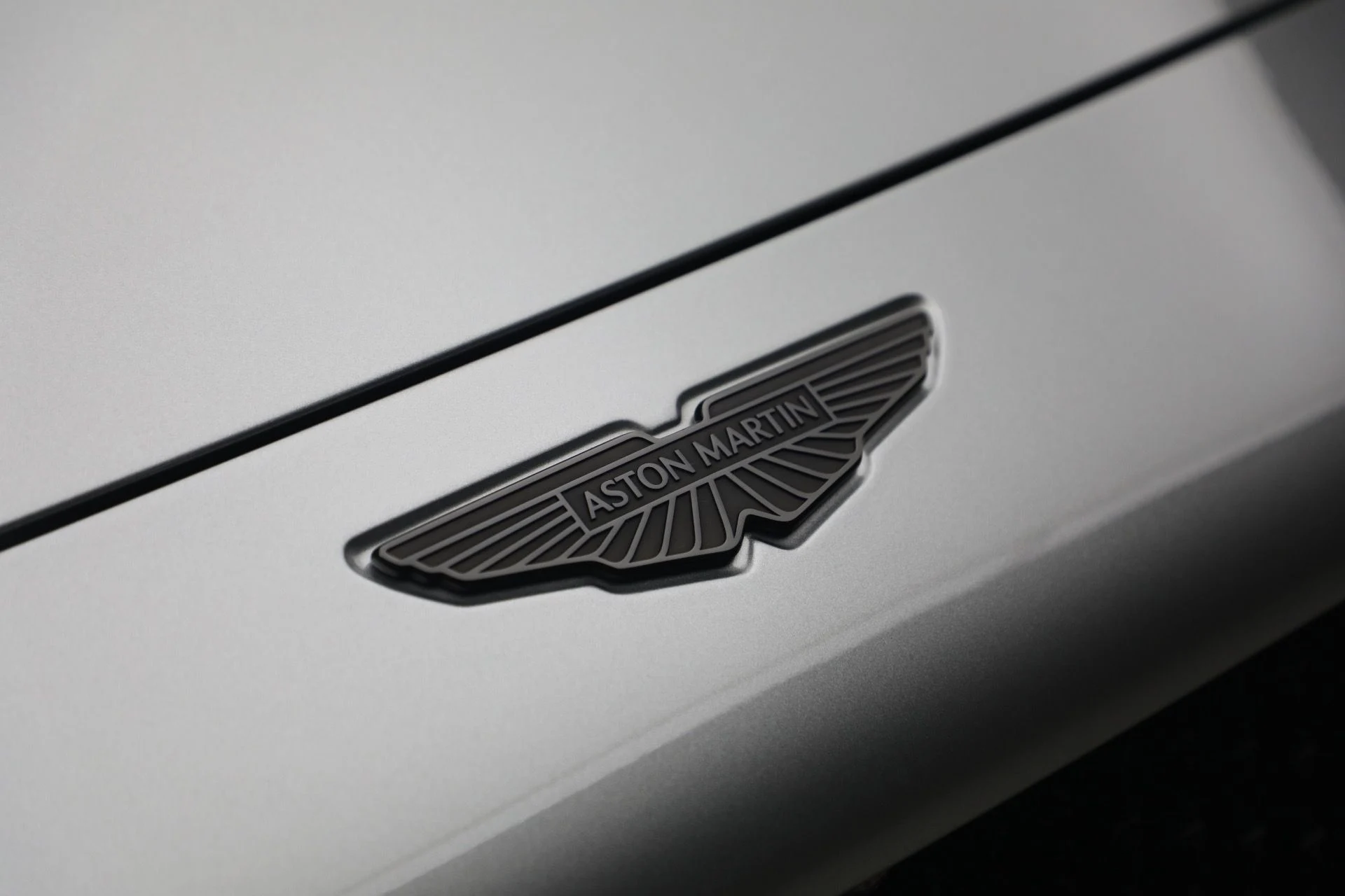 mph034_1874815976_New_2026_Aston_Martin_DBX_S_1765053352_73f3edfabb