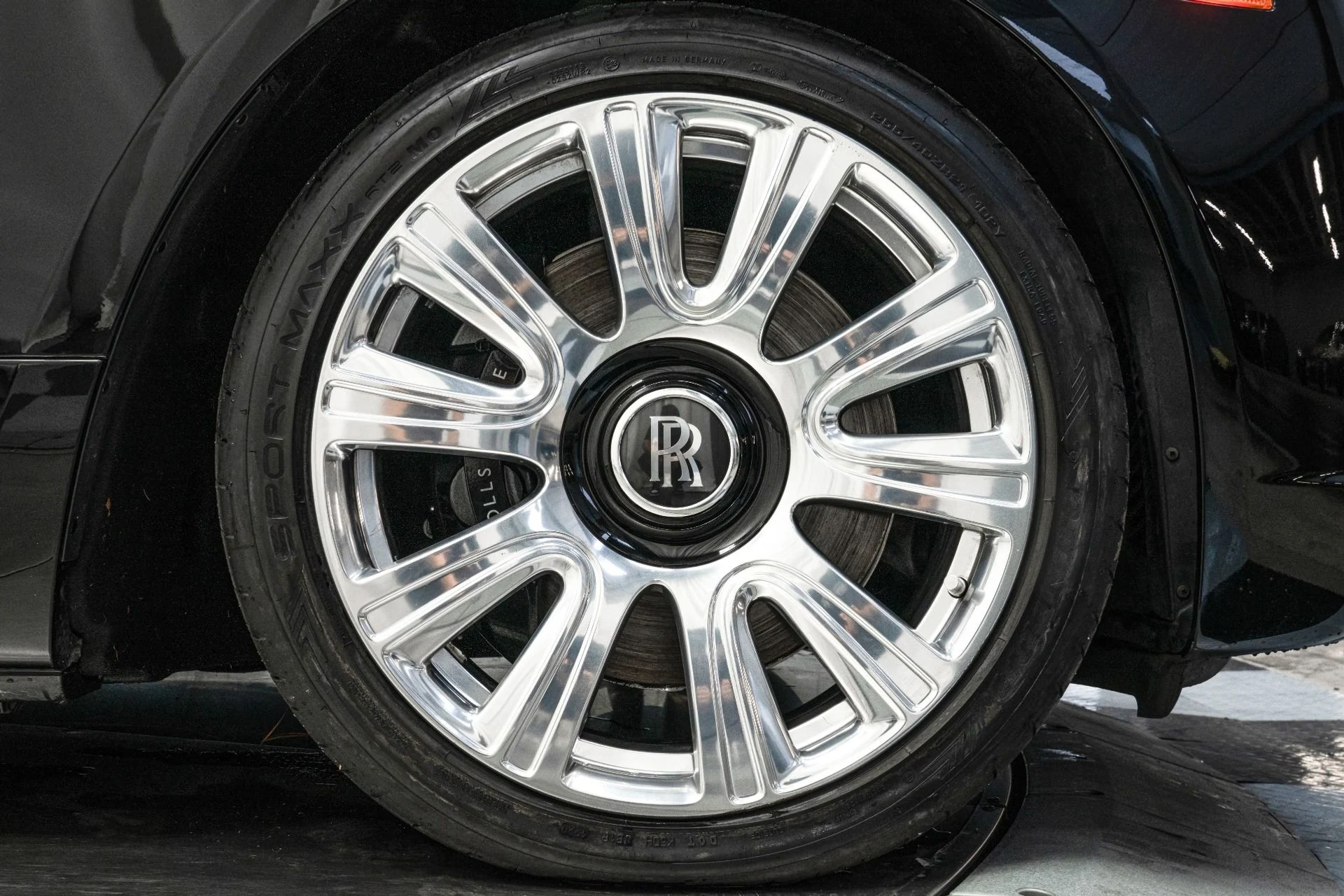 mph034_1885779923_Used_2017_Rolls_Royce_Dawn_Full_Polish_Wheels_Contrast_Stitching_and_Piping_Low_Miles_1764715069_80d86b38f9