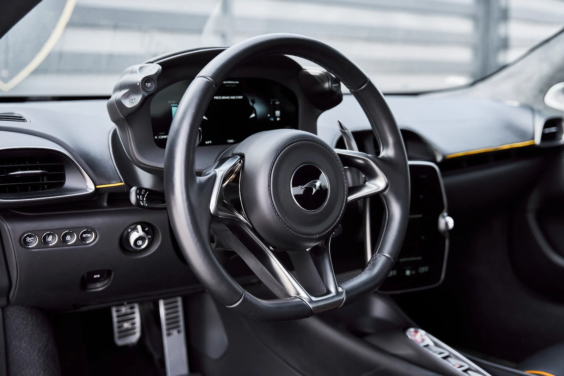 mph034_1890539265_Used_2023_Mc_Laren_Artura_1770833719_7876a33042