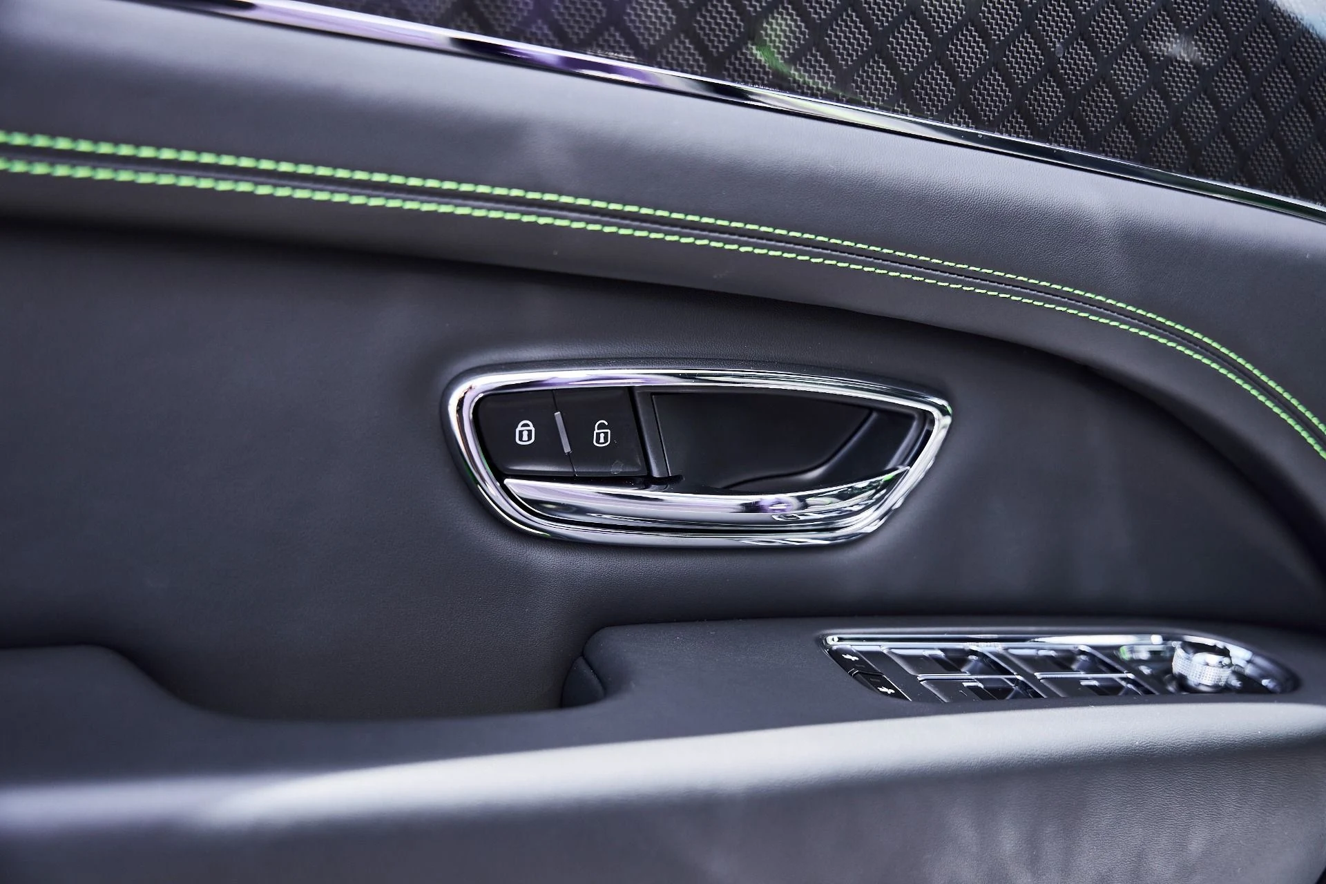 mph034_1894319036_Used_2025_Bentley_Bentayga_S_Black_Edition_1777750167_f2d2b913e1
