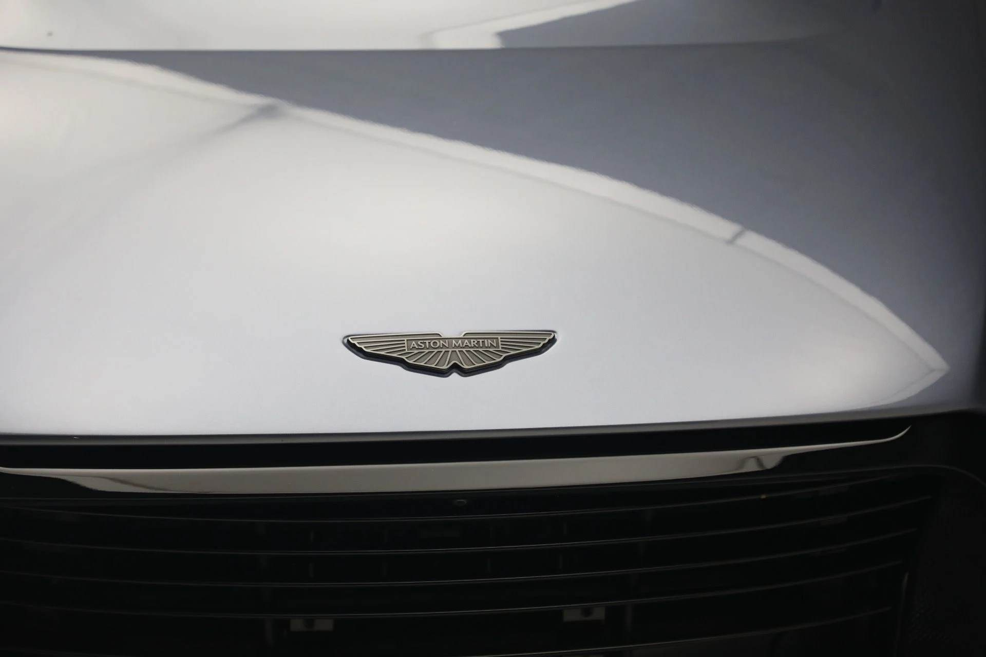 mph034_1905025531_Used_2024_Aston_Martin_Valour_1785599768_dfee7c886c