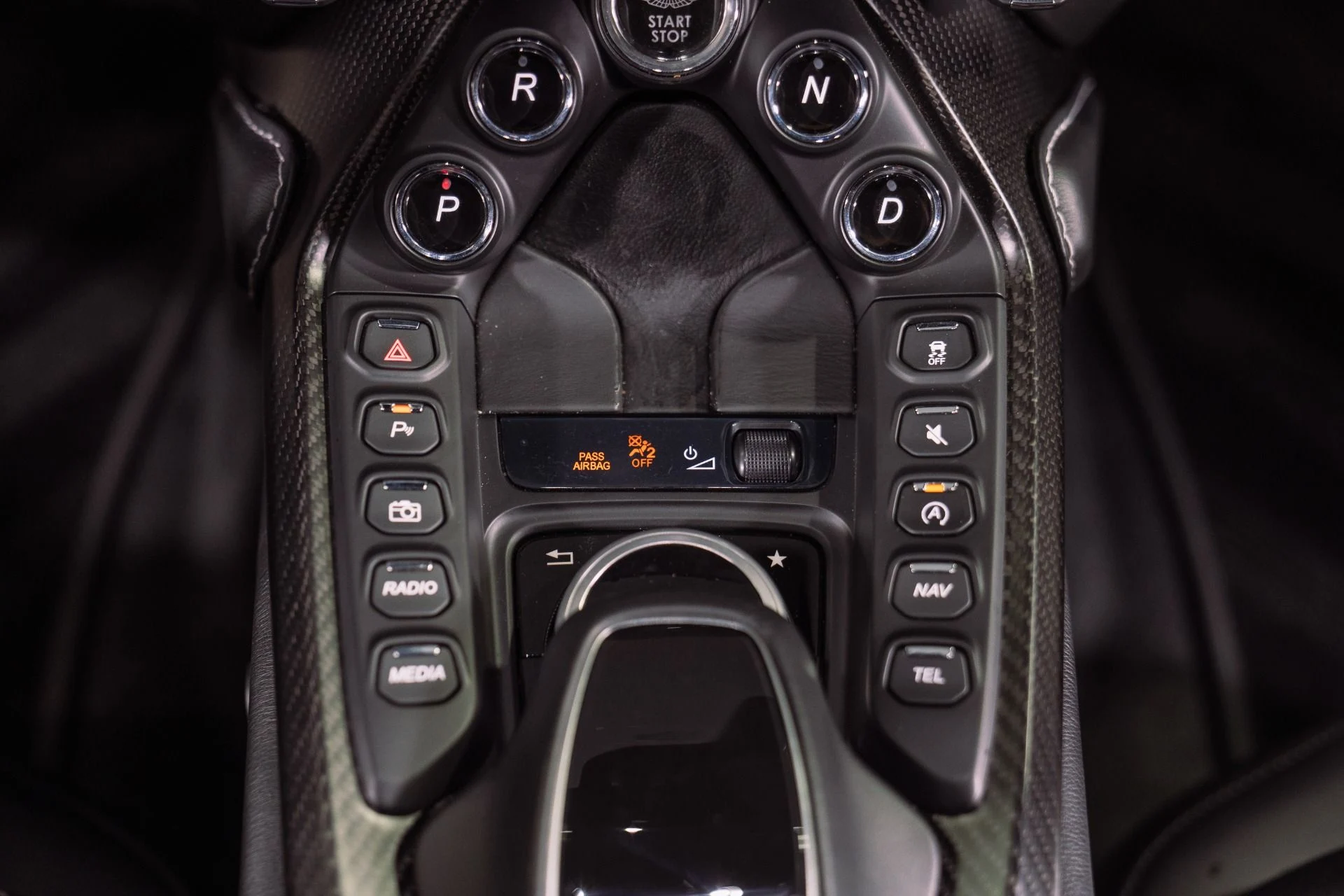 mph034_191917631_Used_2019_Aston_Martin_Vantage_1792797785_c504ba087b