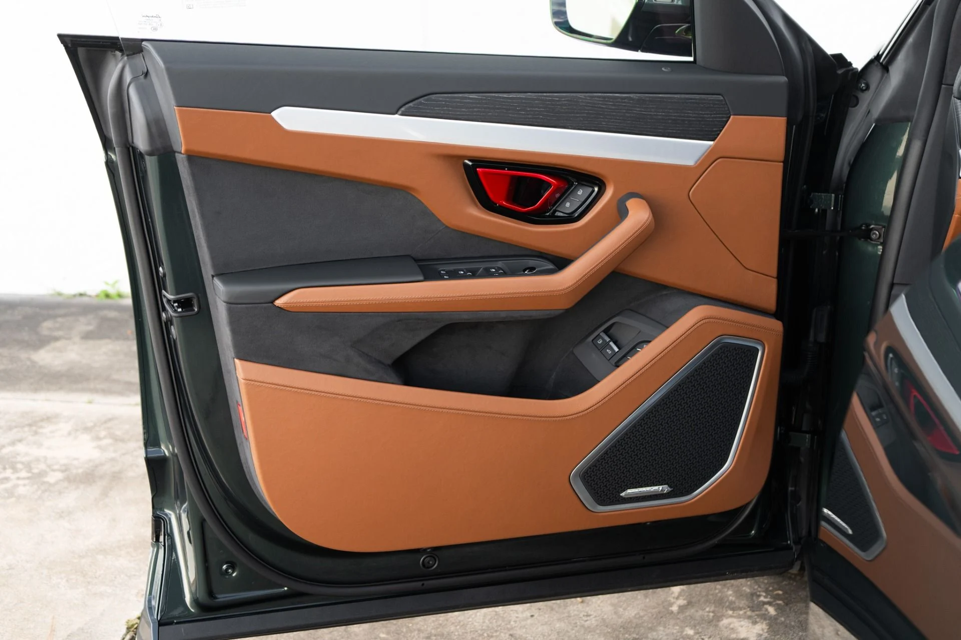 mph034_192707783_Used_2025_Lamborghini_Urus_SE_1758739816_e10ce3963b