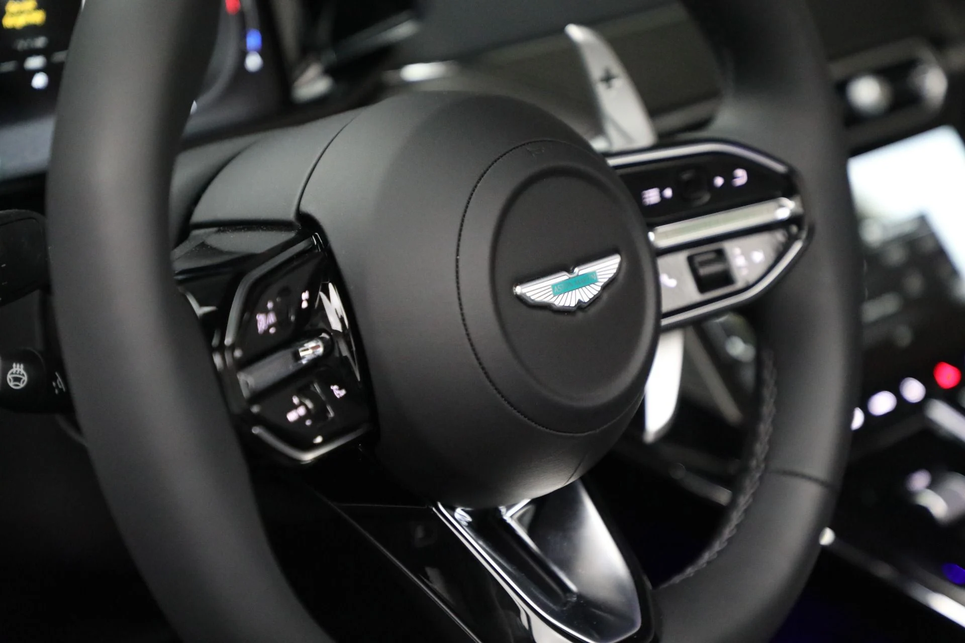 mph034_194581389_New_2026_Aston_Martin_Vantage_Roadster_fc2496383a