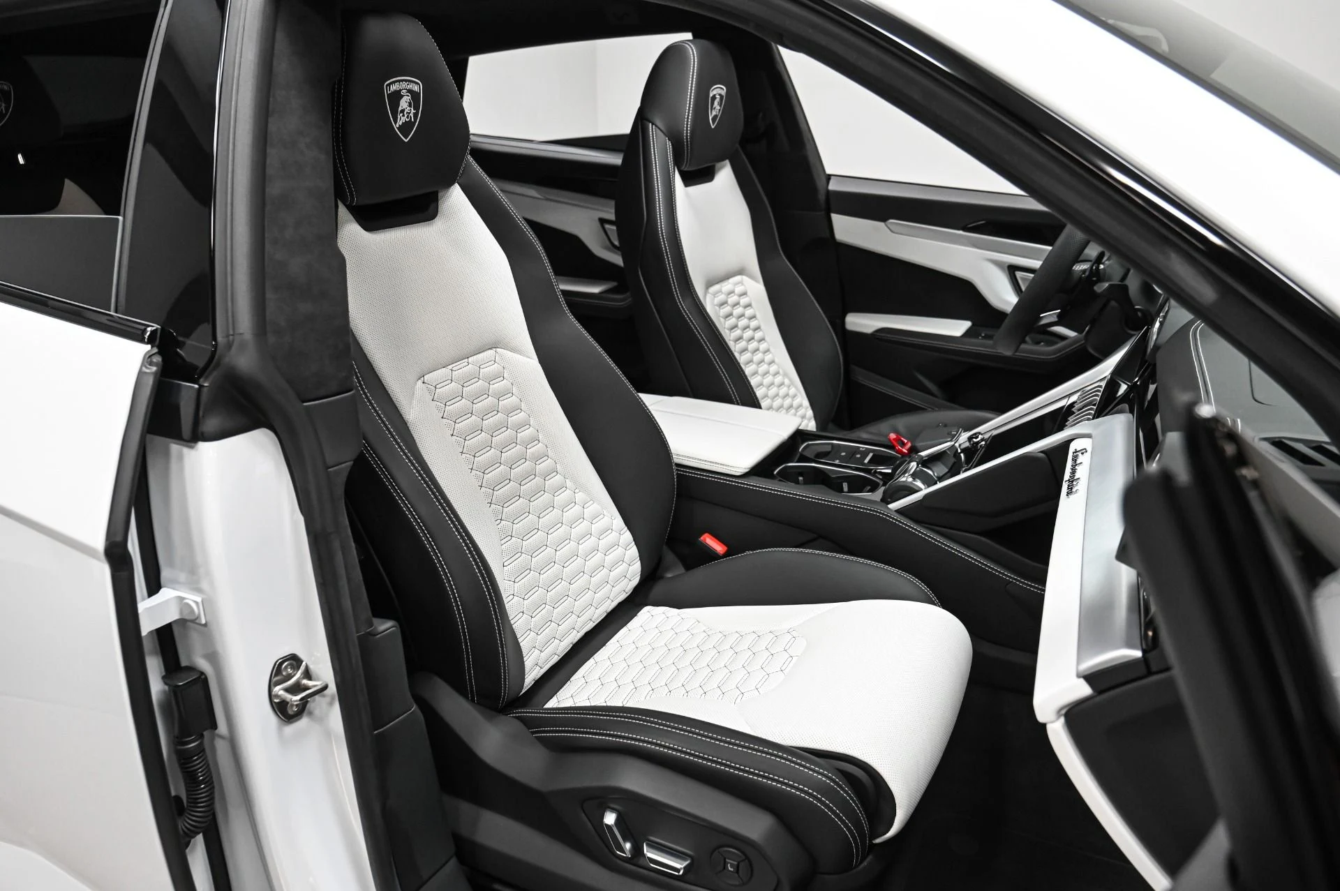 mph034_1948061575_Used_2020_Lamborghini_Urus_1770313419_dbcd357b2c