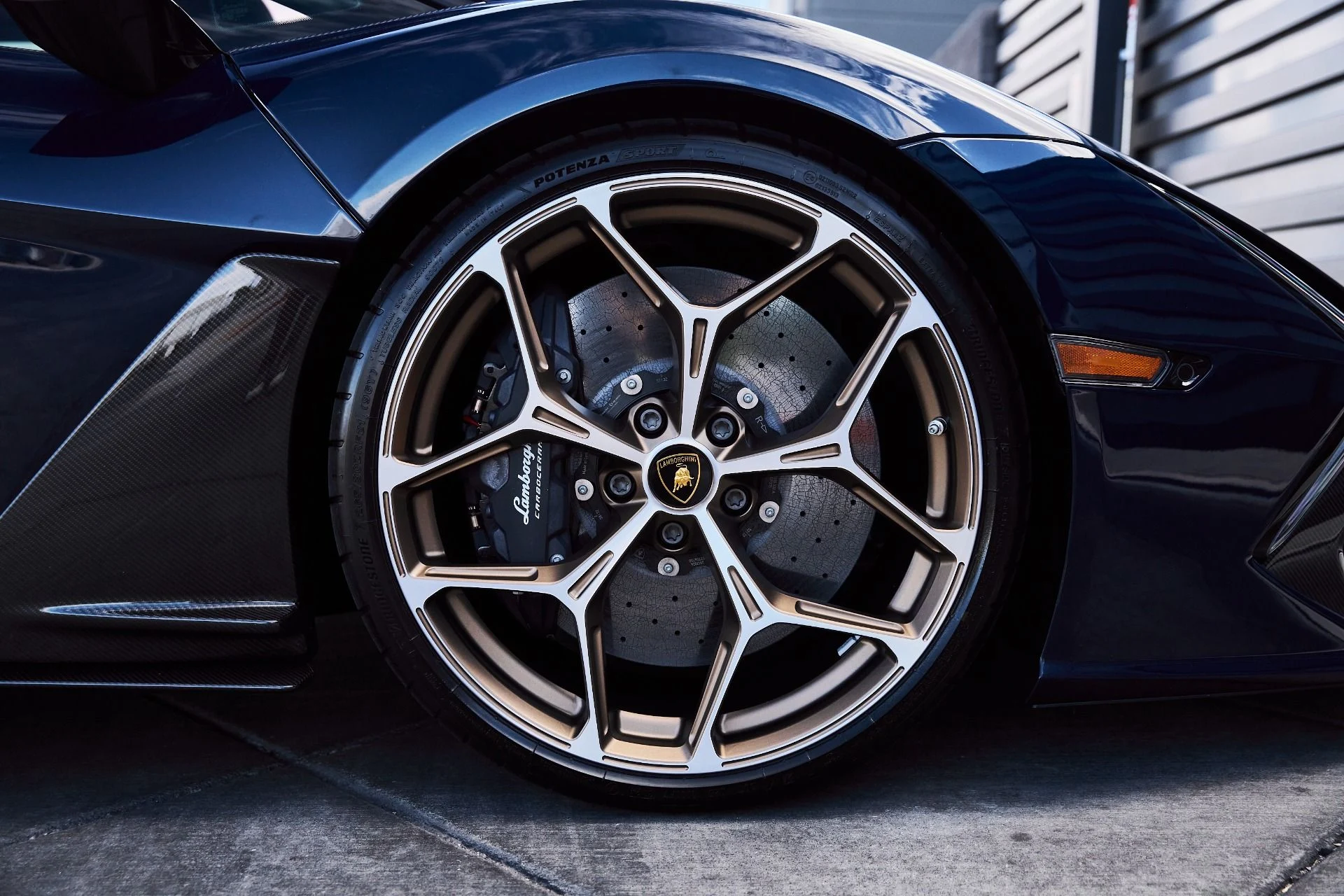 mph034_1950194392_Used_2025_Lamborghini_Revuelto_Base_1777078115_b2fa83399c