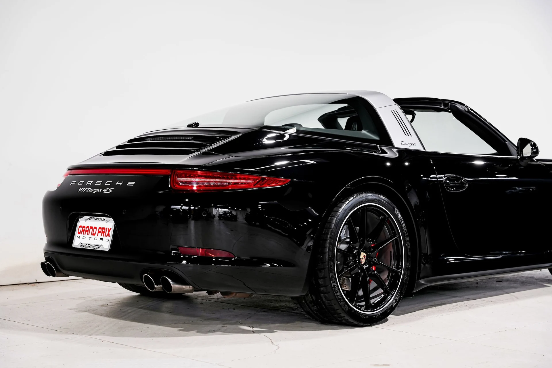 mph034_197813353_ba9b7b5340d4b27929df61bad4afec9ex_657e8c1fce