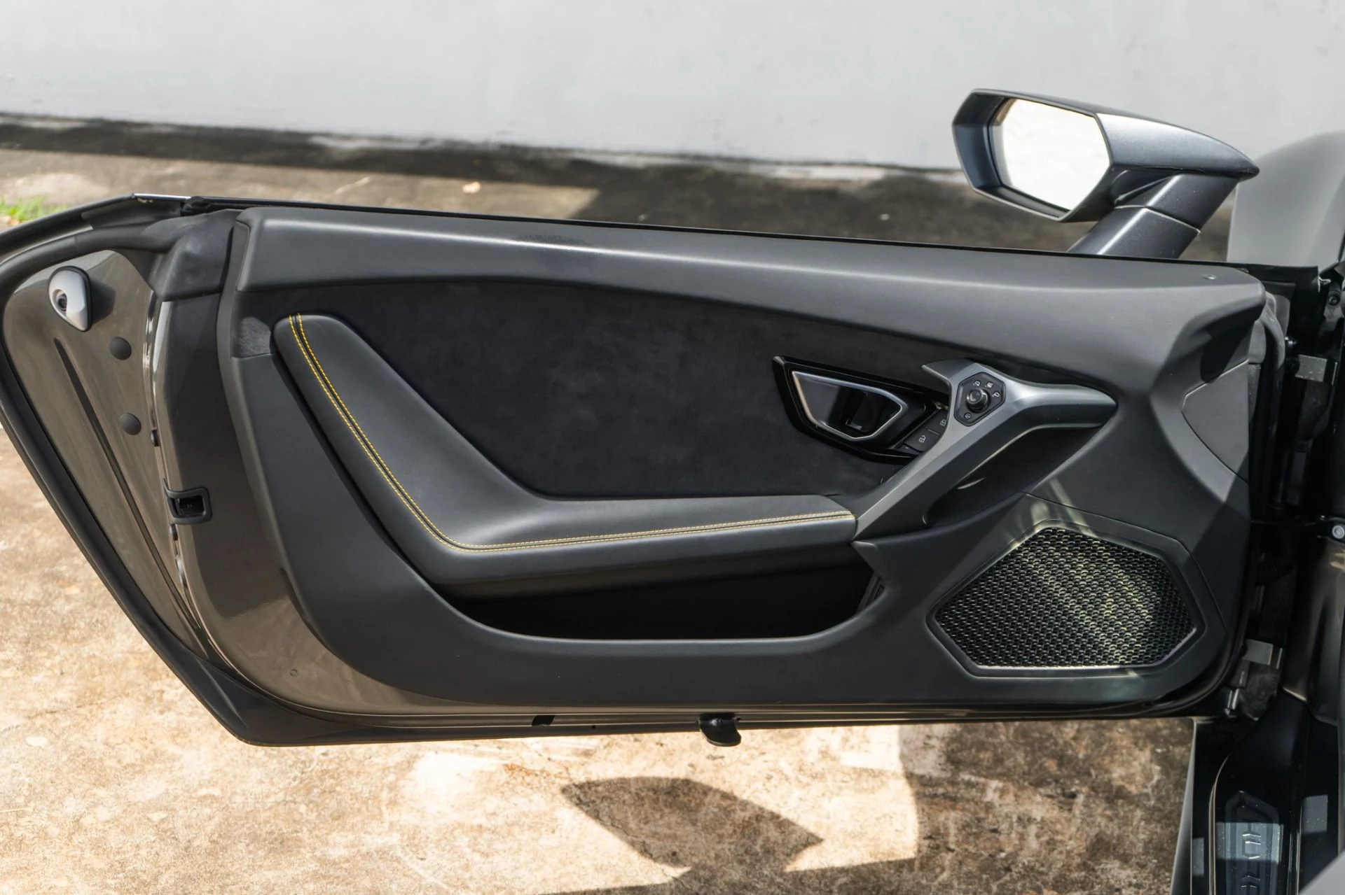 mph034_1981965053_Used_2015_Lamborghini_Huracan_LP_610_4_1779833473_a7896454f7