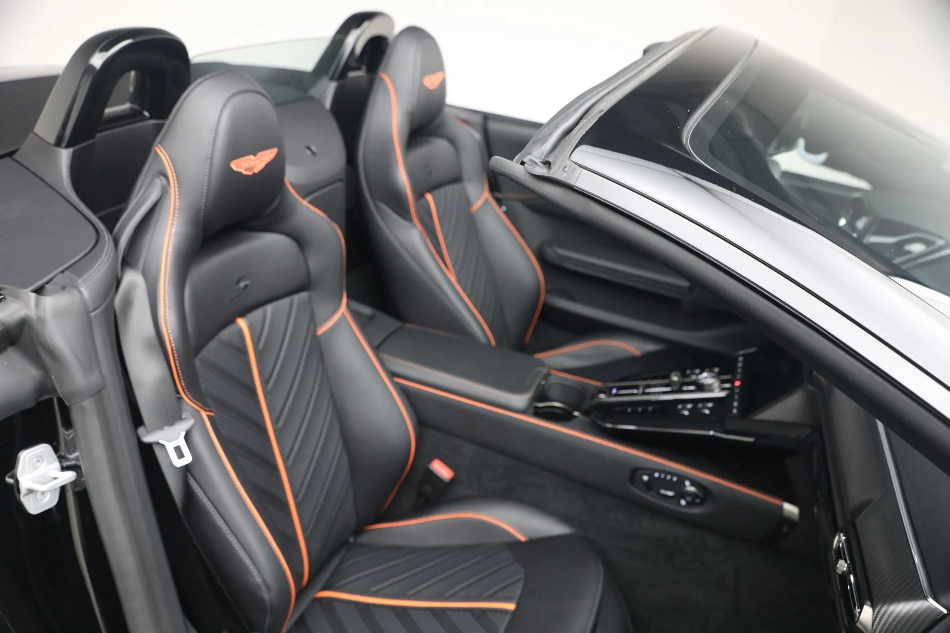 mph034_1993433955_New_2026_Aston_Martin_Vantage_S_Roadster_1790281816_cc1110670e
