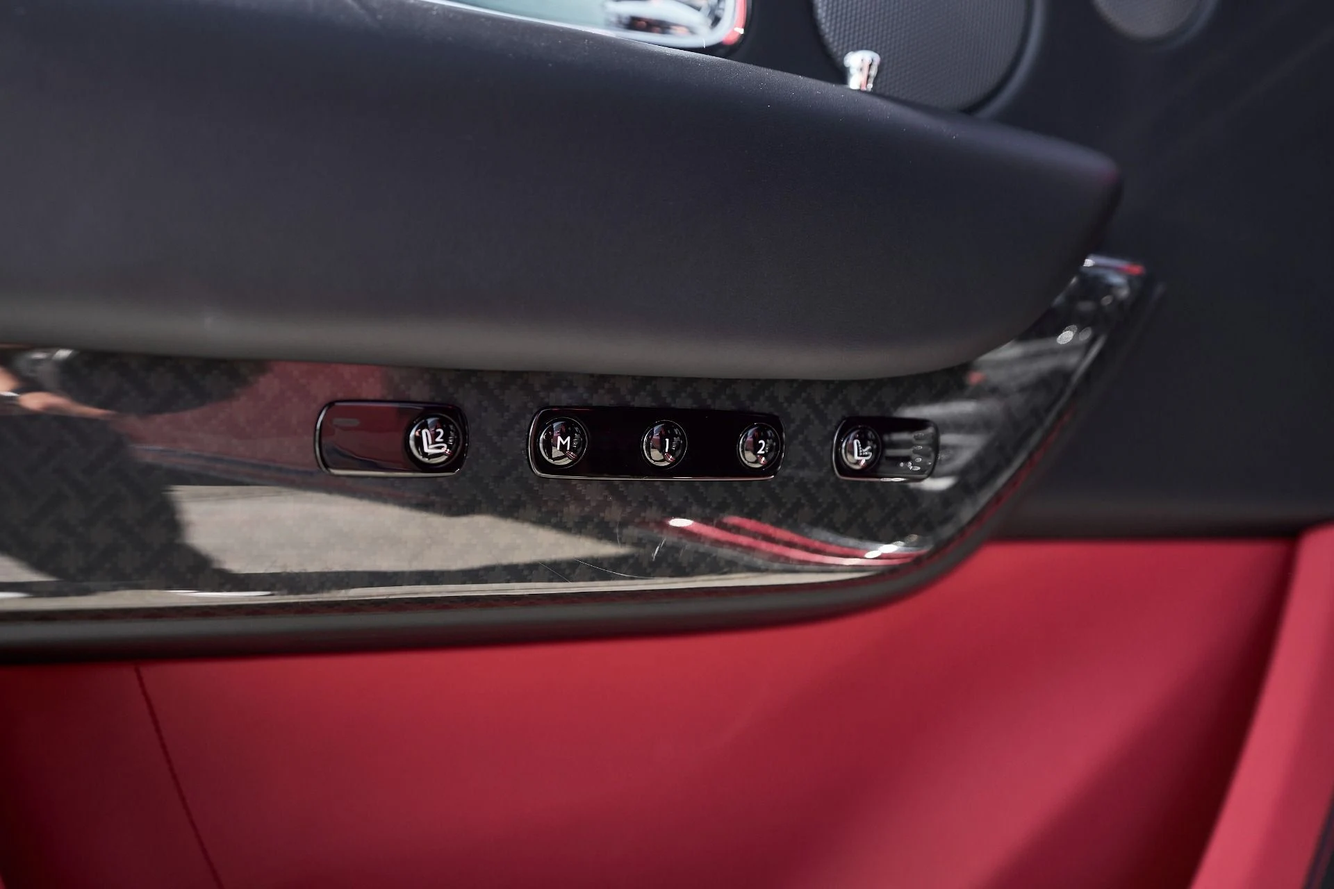 mph034_1994480635_Used_2022_Rolls_Royce_Cullinan_Black_Badge_1764038744_0172342d20