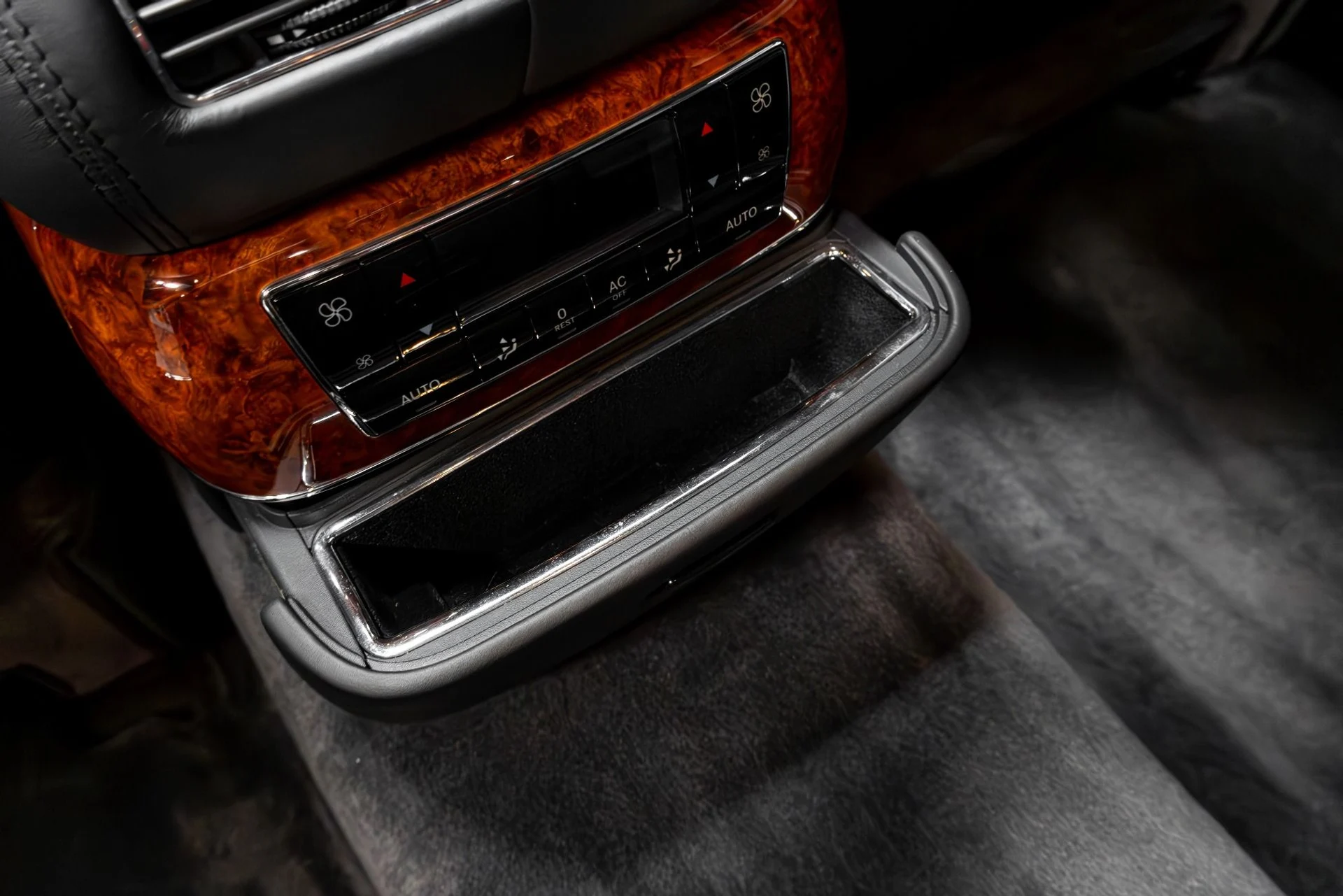 mph034_1994485126_Used_2004_Maybach_57_1769486757_affa293eb2