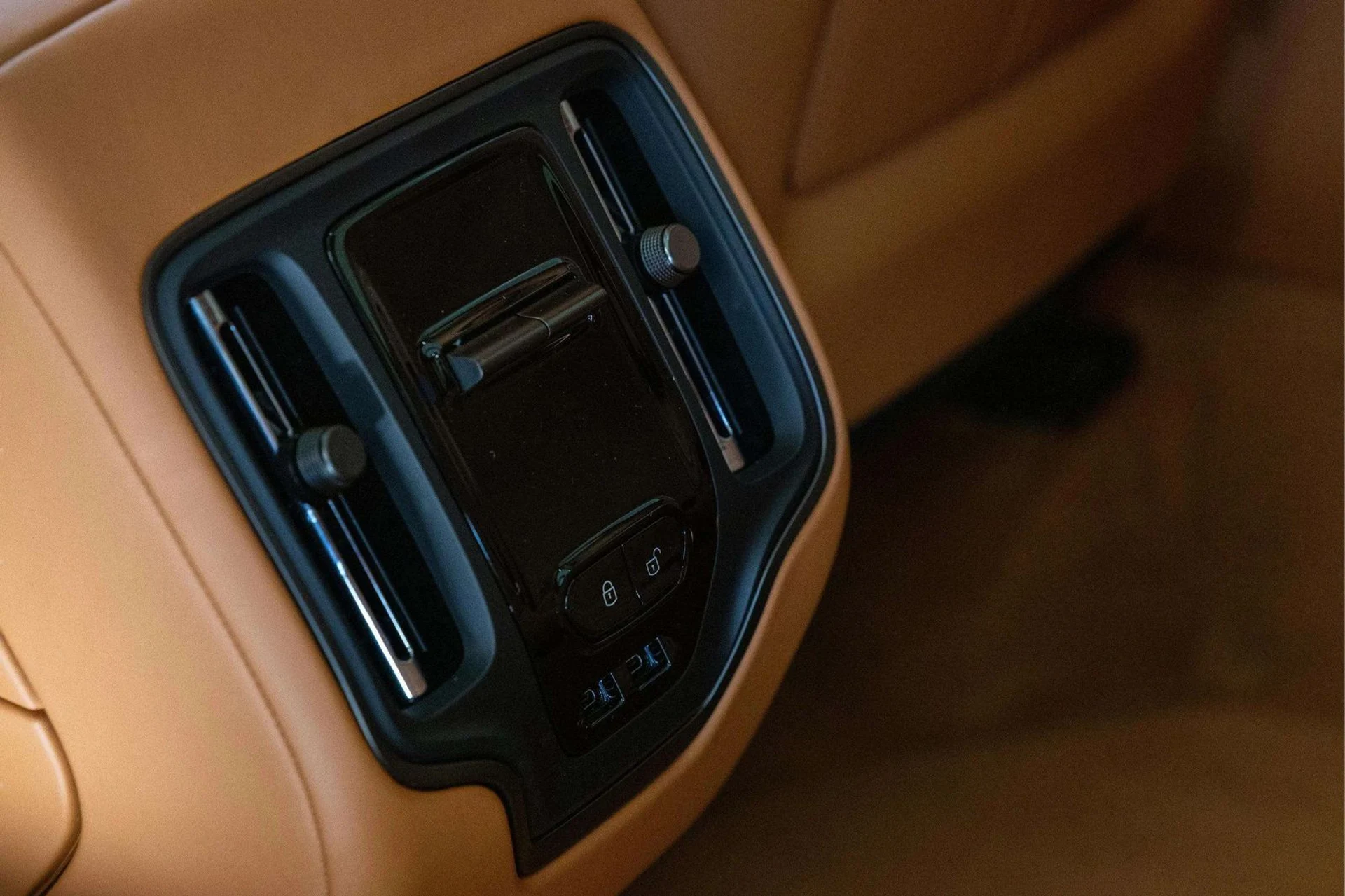 mph034_2004086796_dd5863a3_f5fe_4e8d_8891_f84e750aa0e8_24aa01d0b9