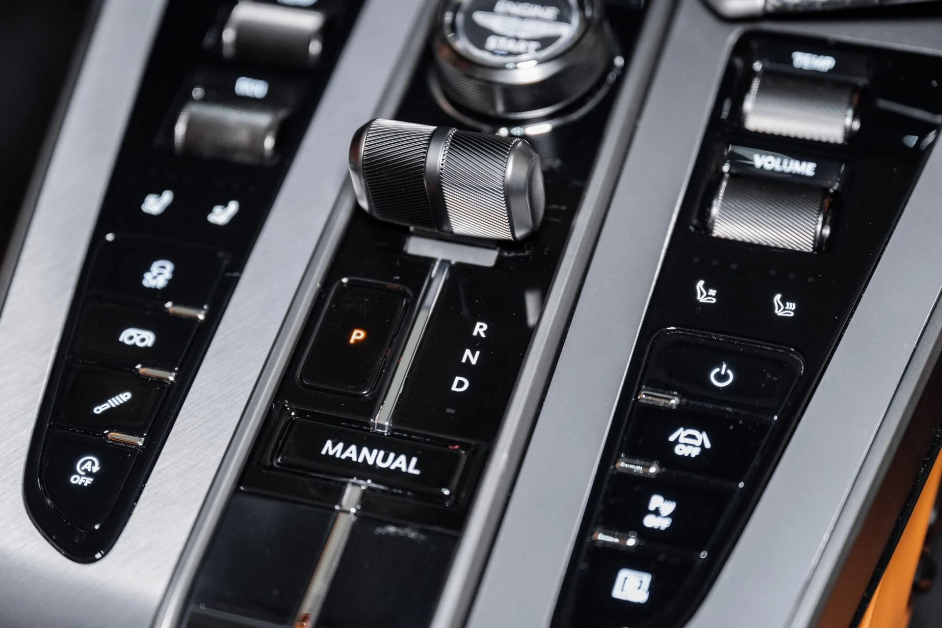 mph034_2011969940_Used_2025_Aston_Martin_Vanquish_1751745157_57b5ab1c94