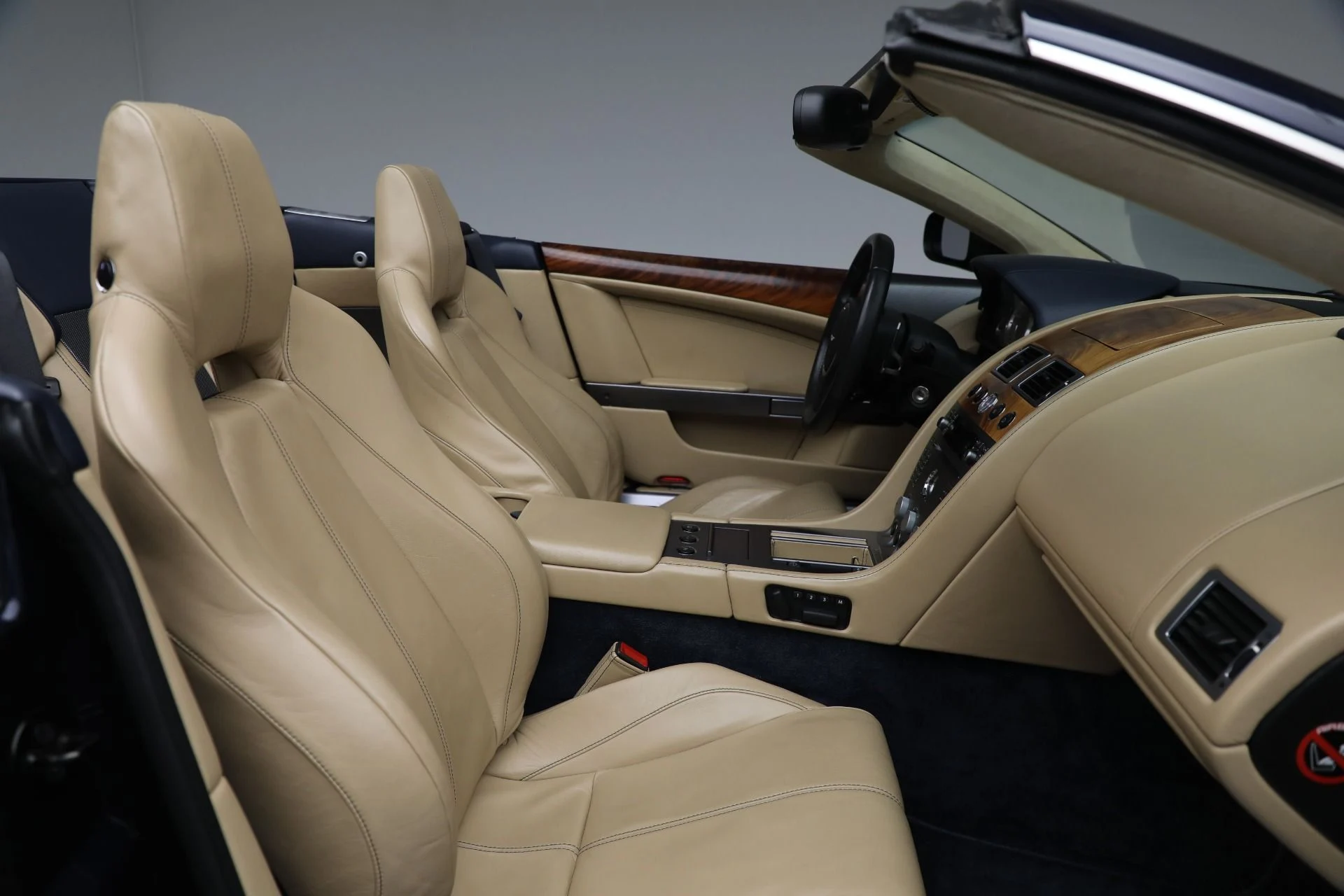 mph034_2016596811_Used_2007_Aston_Martin_DB_9_Volante_60884b0a9a