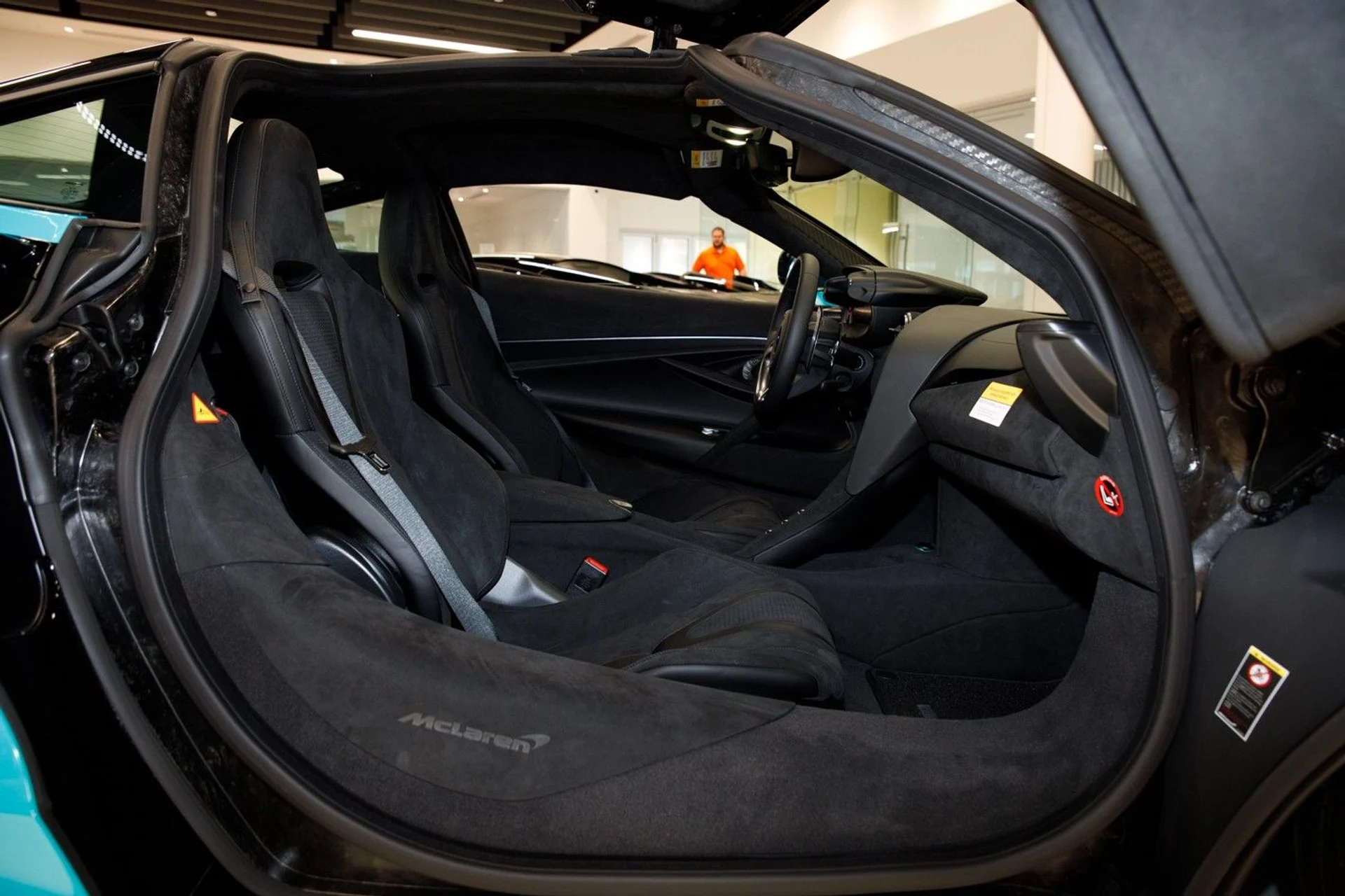 mph034_2032288468_605_p35_l_7210aead0d