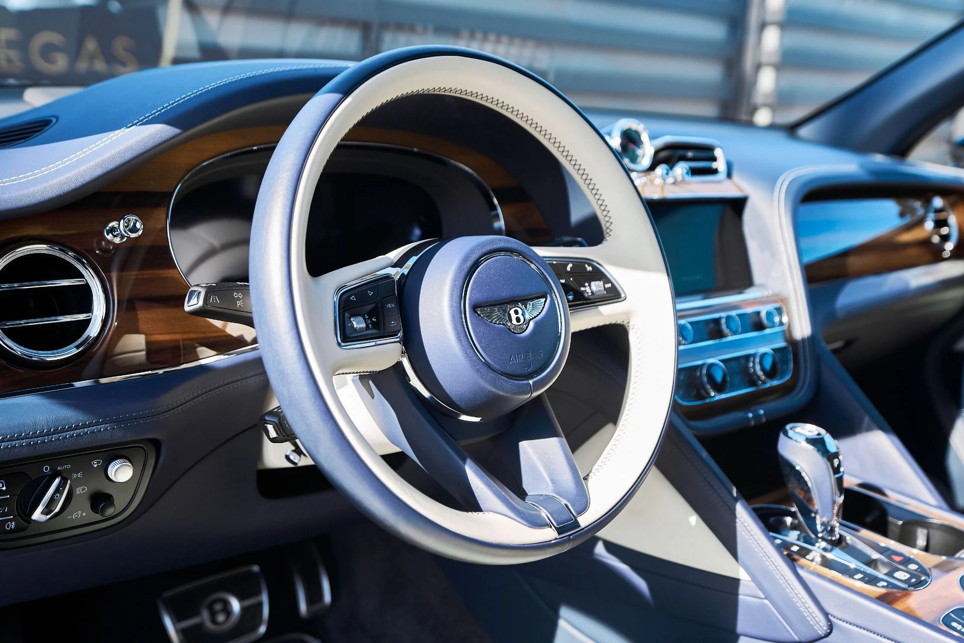 mph034_2033356115_Used_2021_Bentley_Bentayga_V8_1764209014_b75fc41ea0