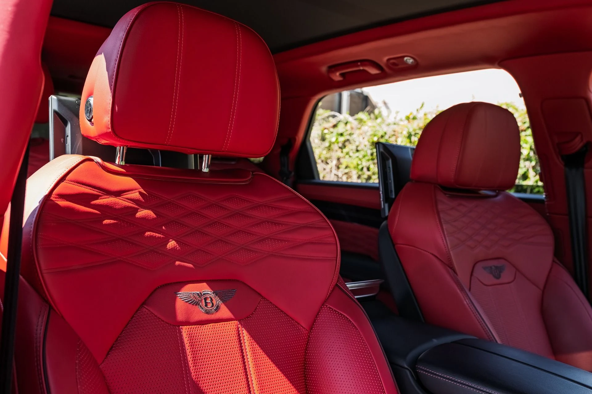 mph034_2034250717_Used_2023_Bentley_Bentayga_EWB_Azure_V8_1790986888_fc01382890