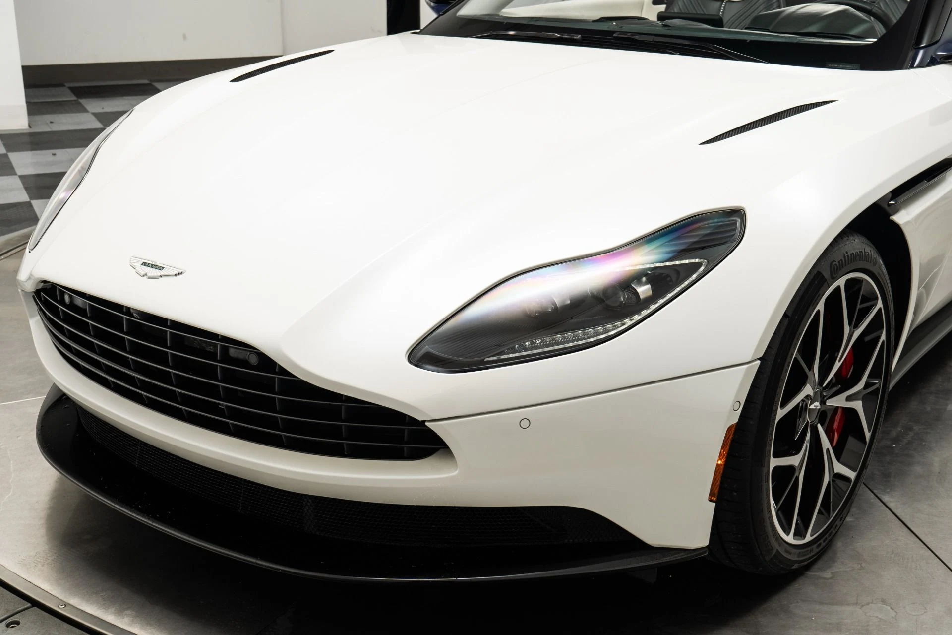 mph034_2035417822_Used_2019_Aston_Martin_DB_11_Volante_1760477407_15851f3b6f