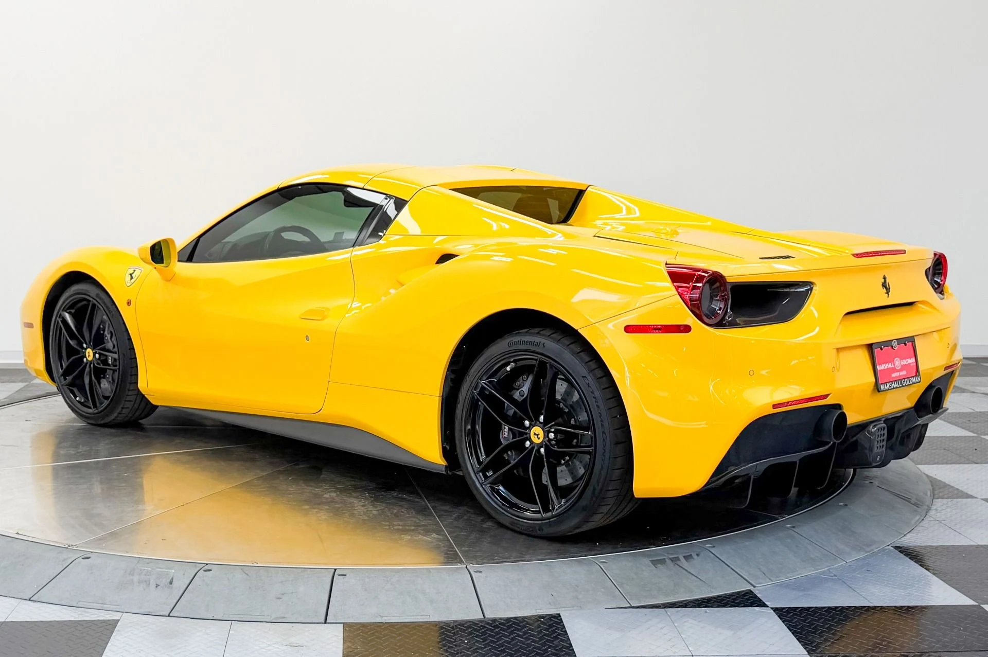 mph034_2039843954_Used_2017_Ferrari_488_Spider_Carbon_Fiber_Racing_Seats_Extensive_Carbon_Fiber_1782928237_516bd5caea