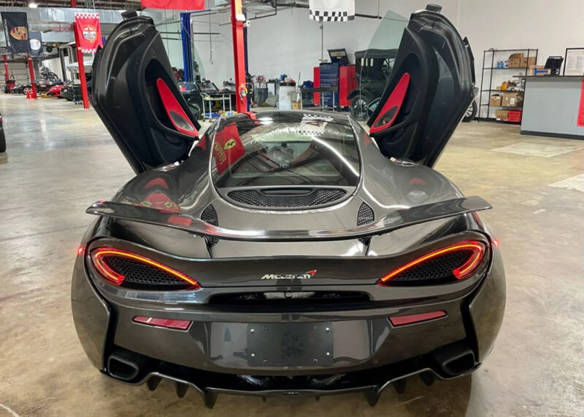 mph034_205305337_2017_mclaren_570gt_base_2dr_coupe_55992831ec