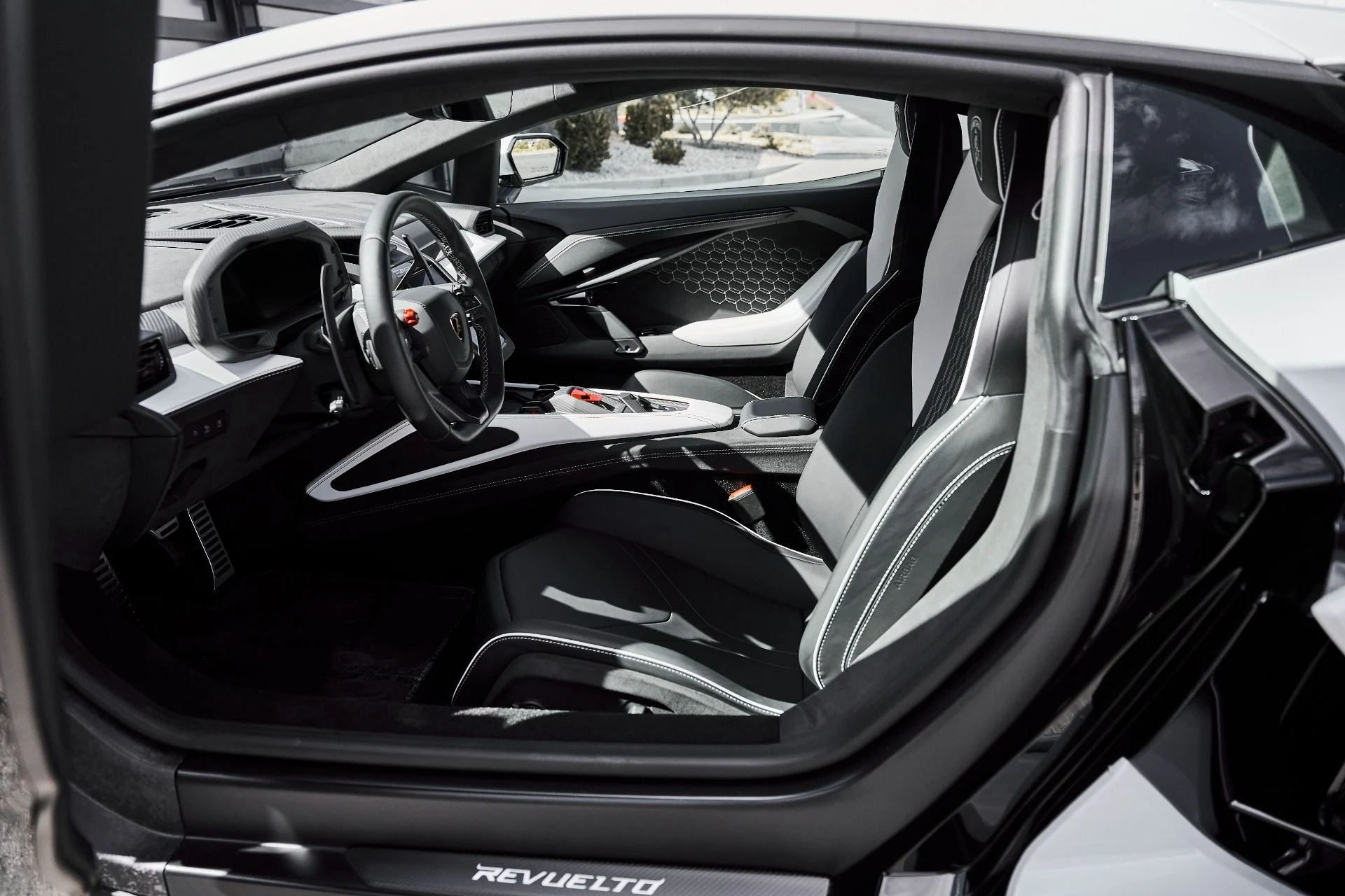 mph034_2056015635_Used_2026_Lamborghini_Revuelto_Base_1777078402_7c81a437fe