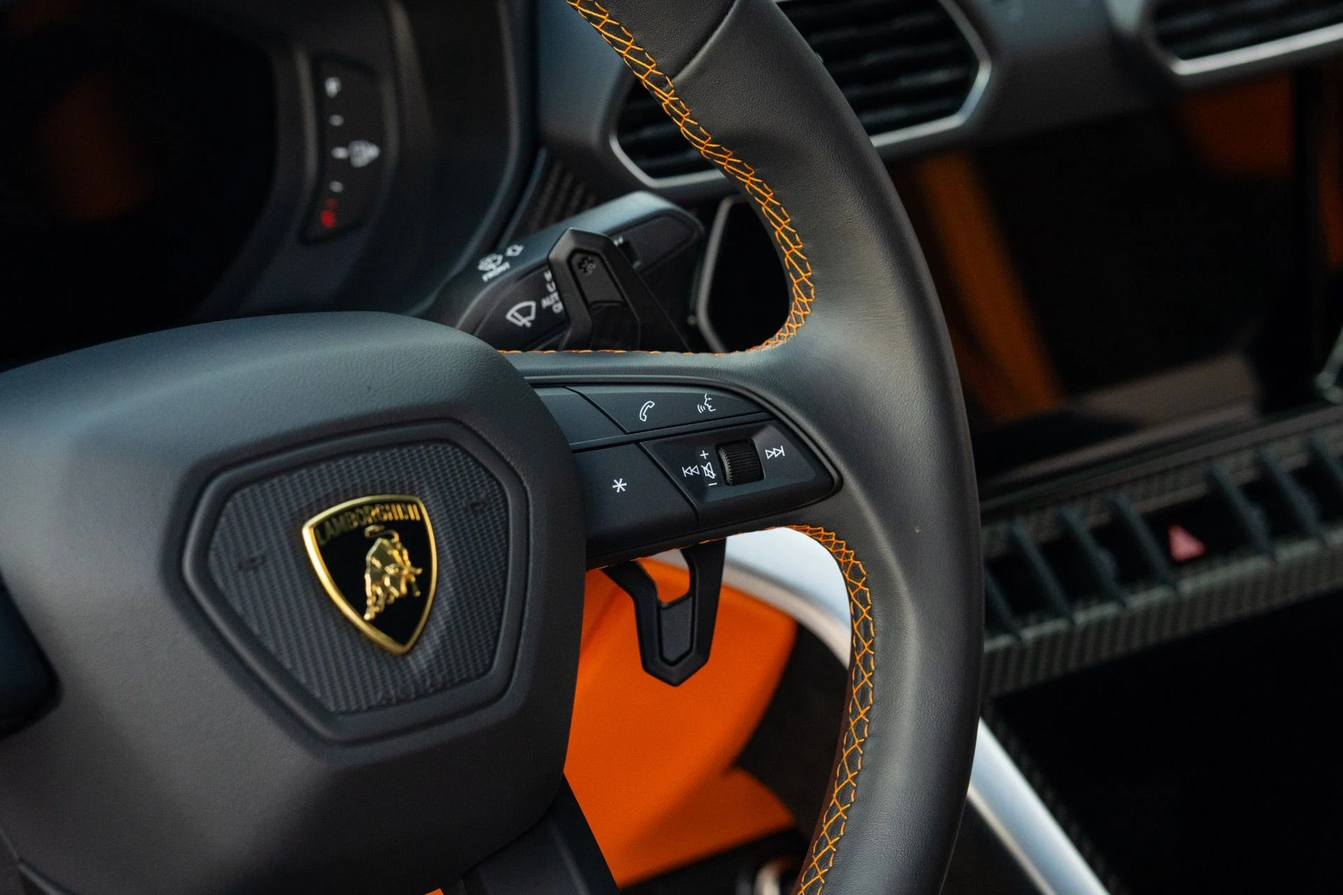 mph034_2056249924_Used_2024_Lamborghini_Urus_S_1773951175_518a0e9f7c