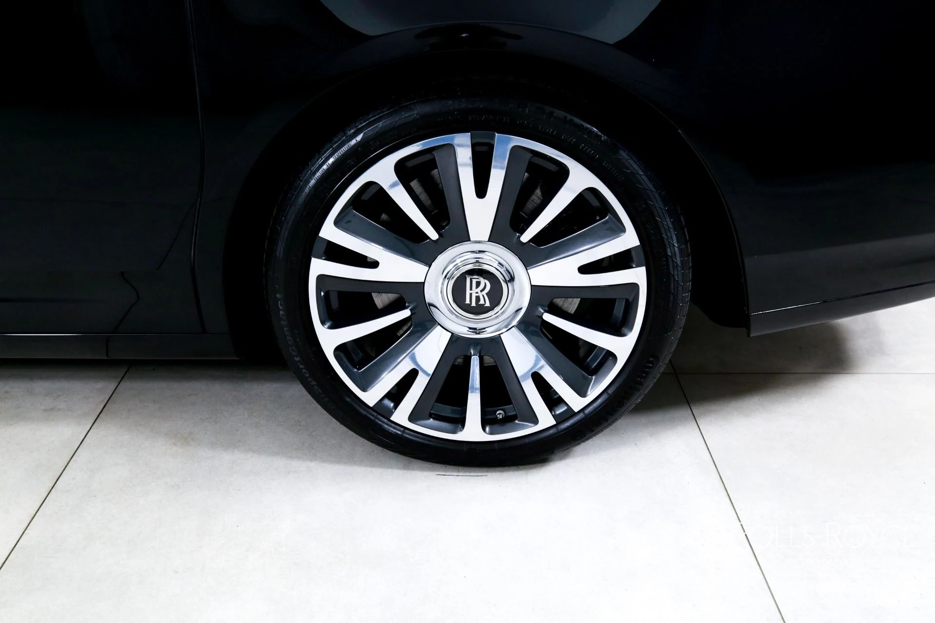 mph034_2060118188_Used_2019_Rolls_Royce_Ghost_1769449572_8ba2357179