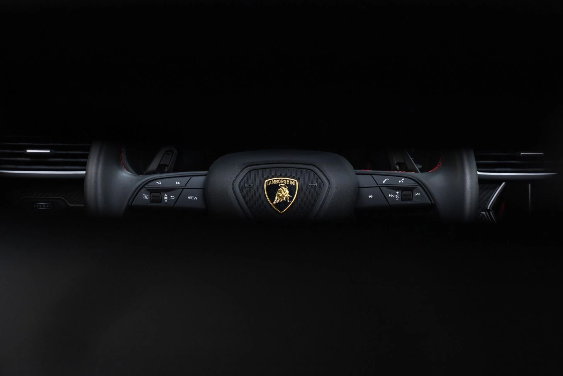 mph034_2065335960_Used_2024_Lamborghini_Urus_S_1768413771_cc54a1a91d