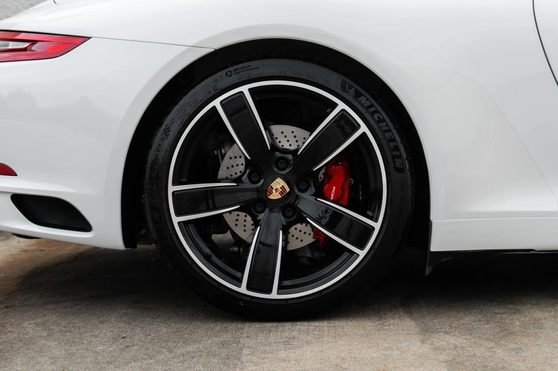 mph034_2075875012_Used_2018_Porsche_911_Carrera_S_1778021411_f468cfae3c