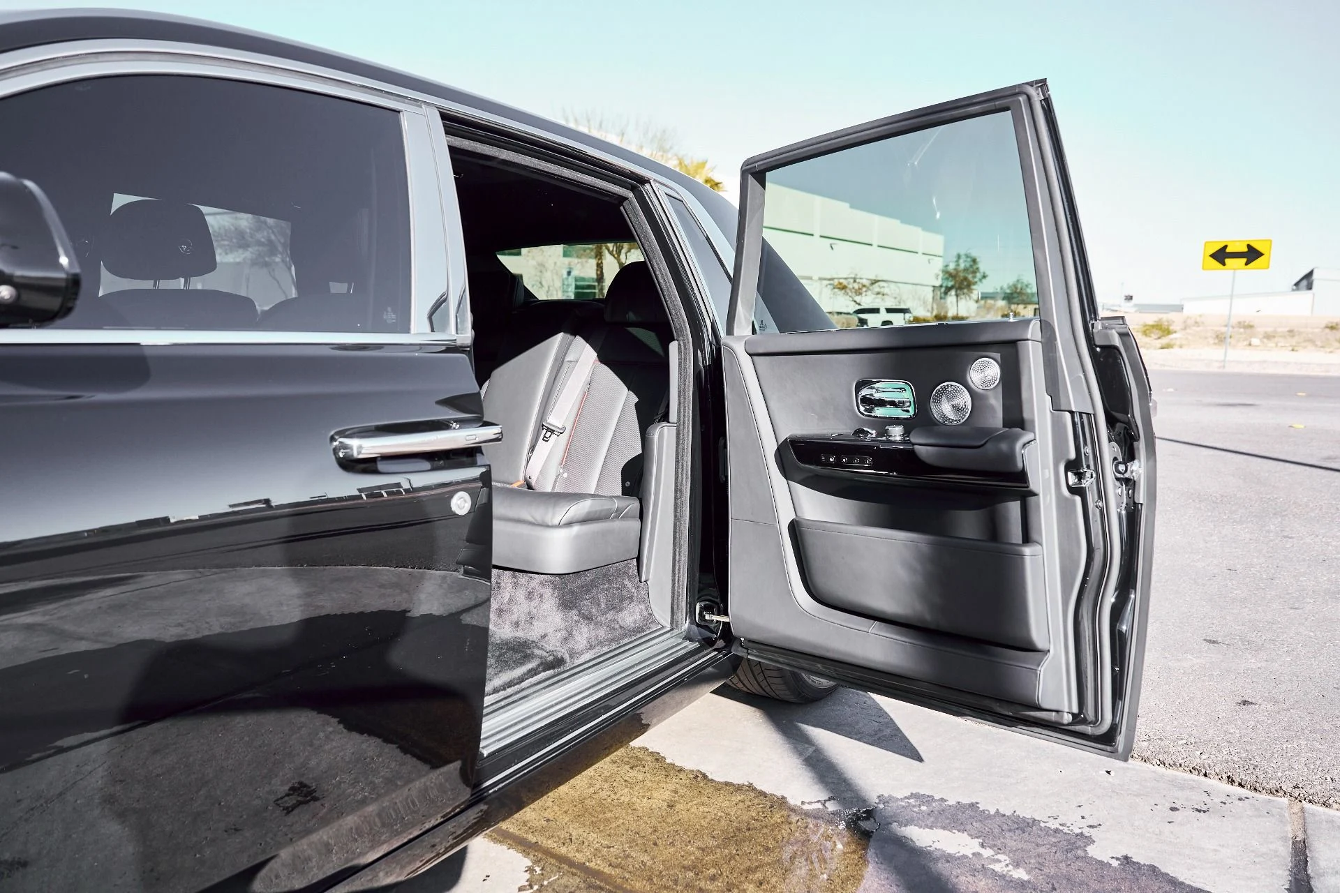 mph034_2079344051_Used_2024_Rolls_Royce_Phantom_Base_1770700086_b2f96fad99