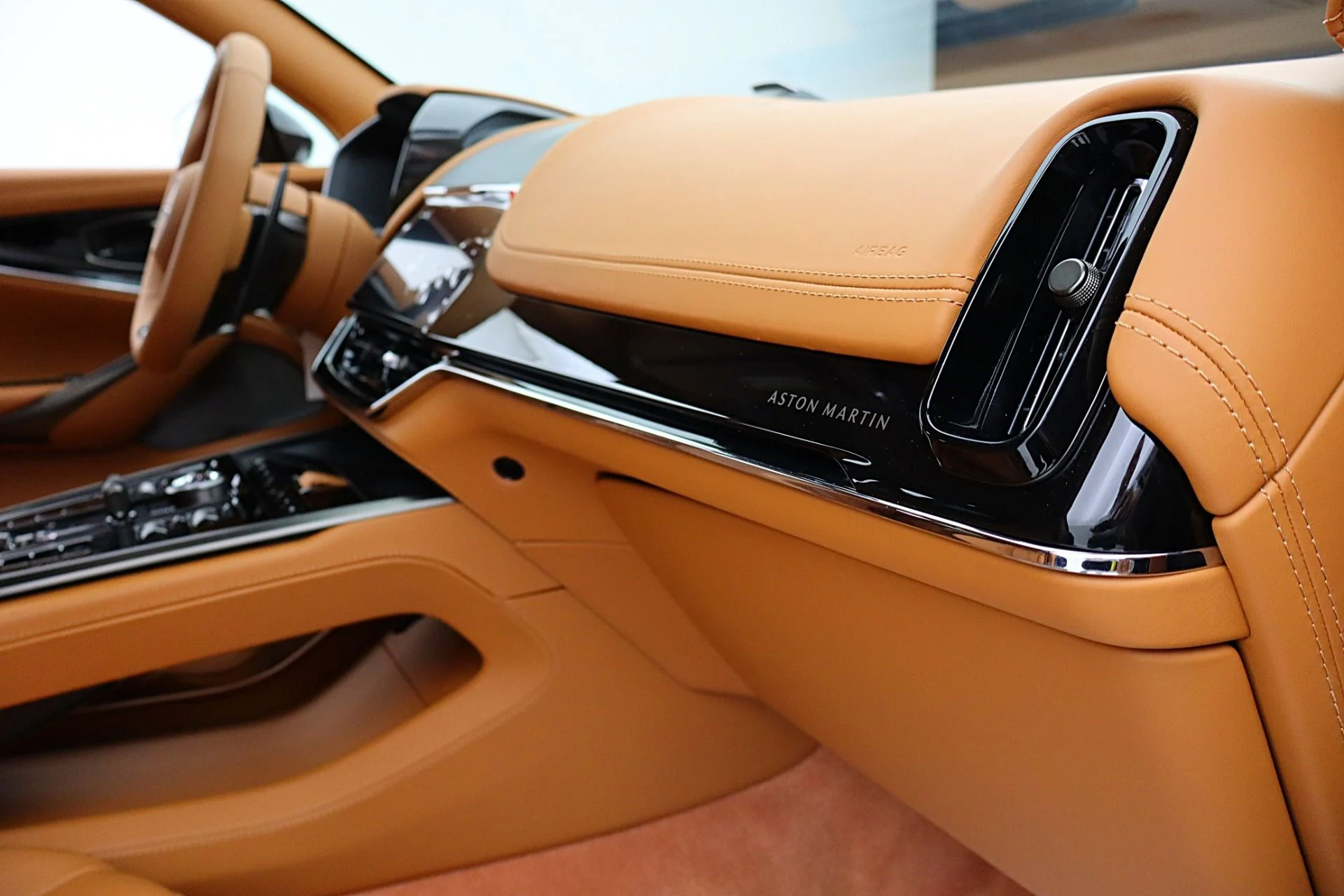 mph034_2080899032_New_2026_Aston_Martin_DBX_S_e29da915c8