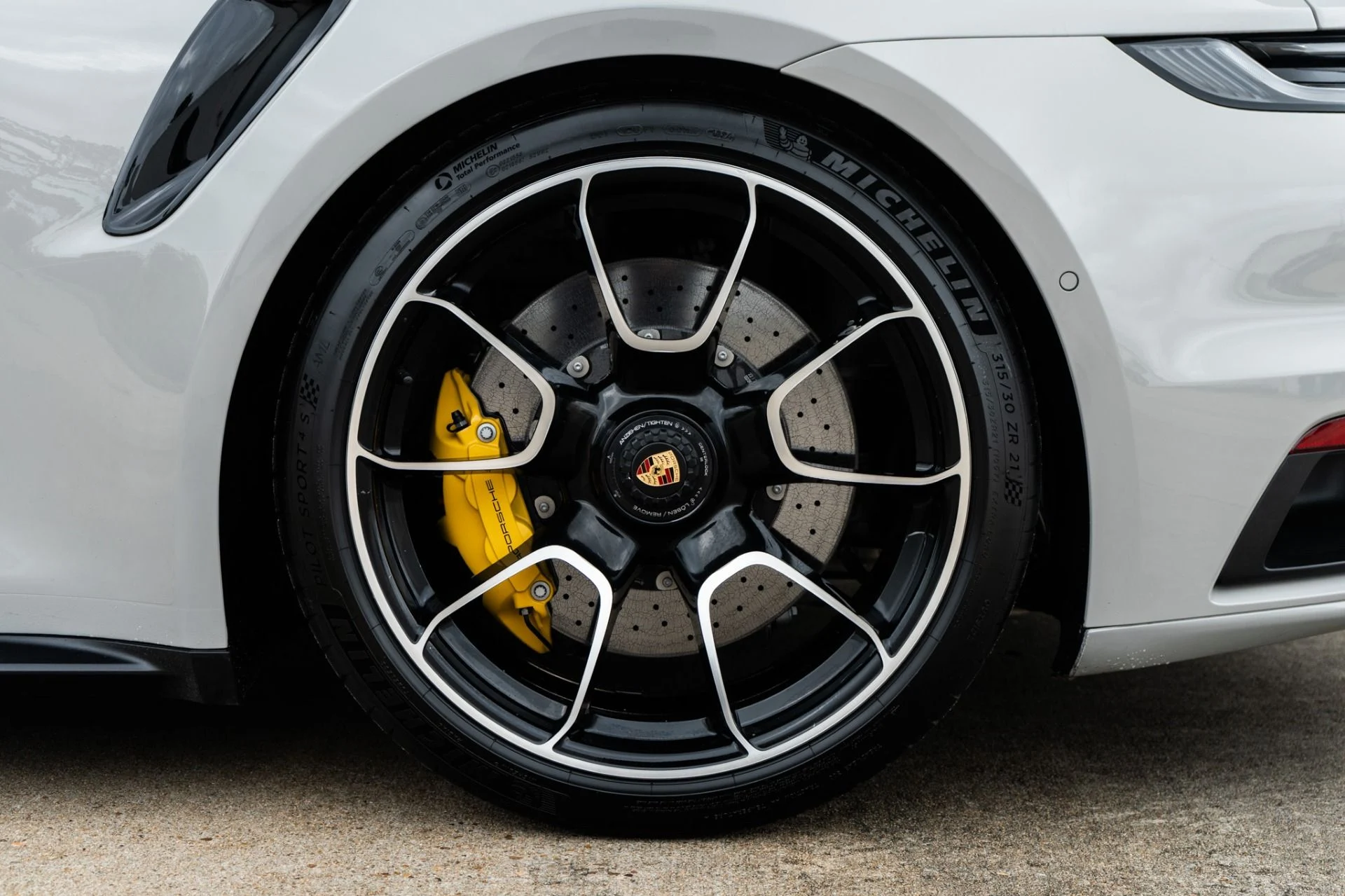 mph034_2094787675_Used_2023_Porsche_911_Turbo_S_1781888318_c10743ac01