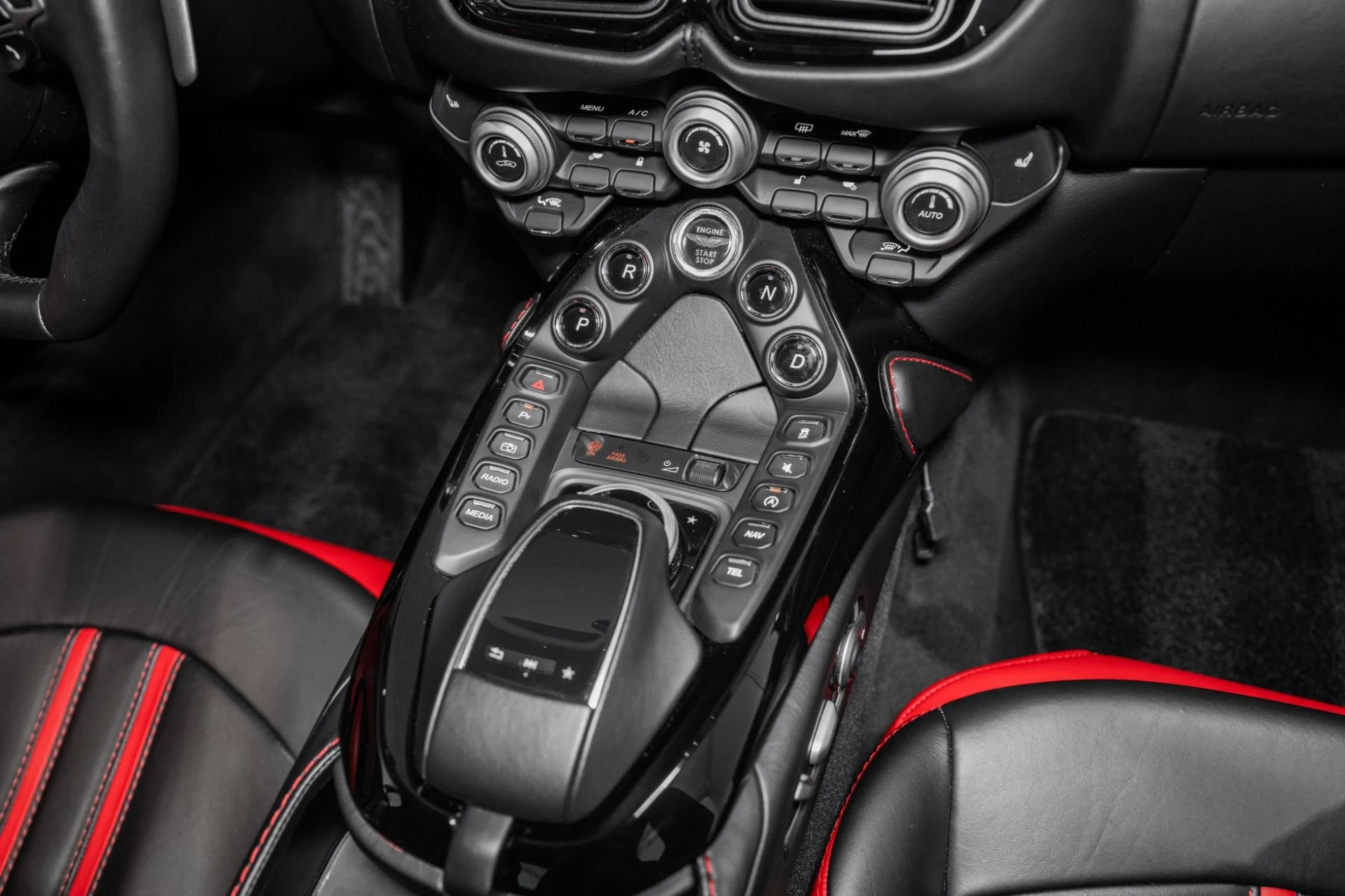 mph034_2108419955_Used_2019_Aston_Martin_Vantage_1779799799_3d554906ec
