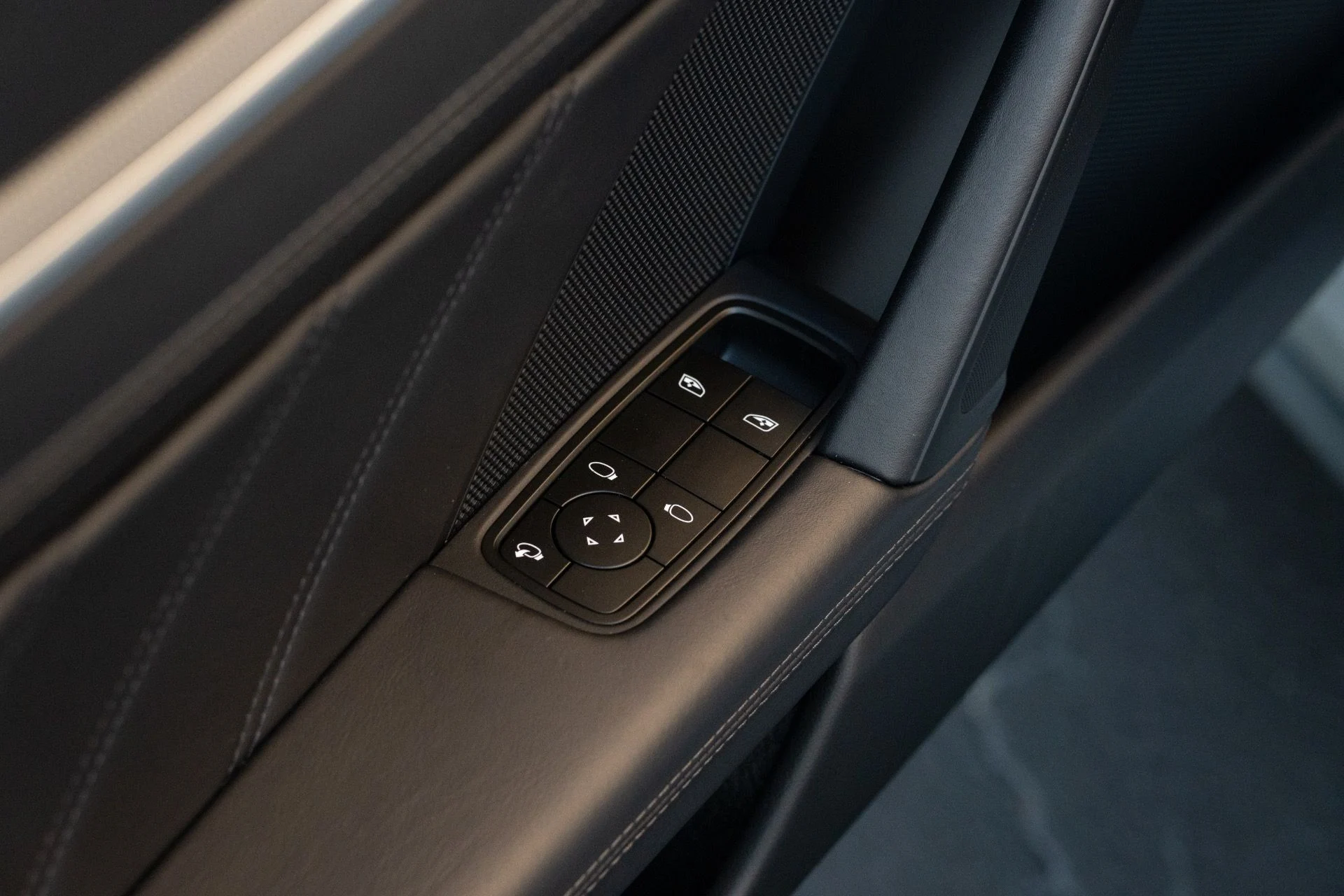 mph034_2115056636_Used_2024_Porsche_911_Turbo_1762281596_05d35484e7