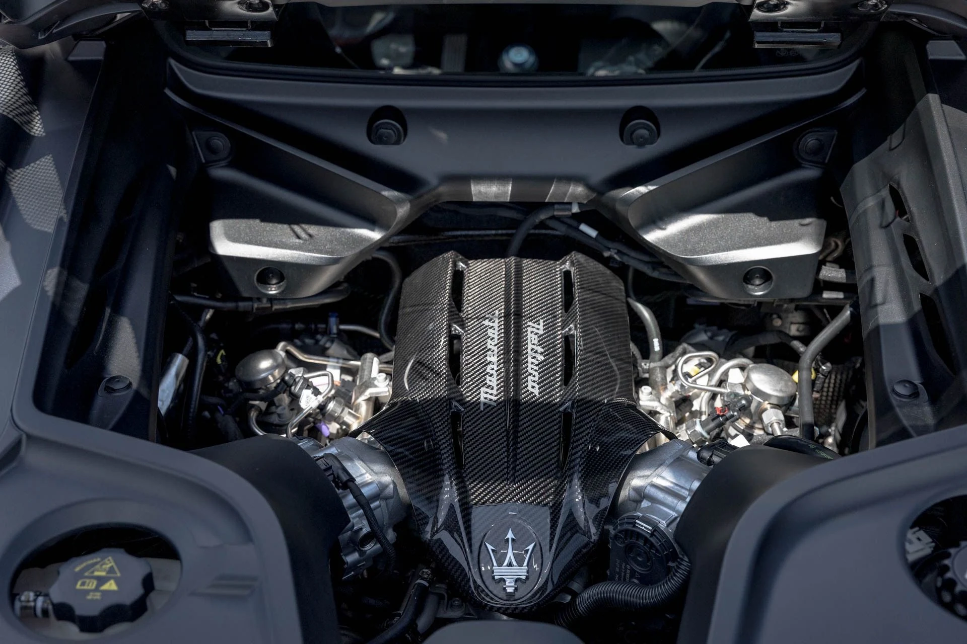 mph034_2130505042_Used_2022_Maserati_MC_20_1747769264_5b592b57e0