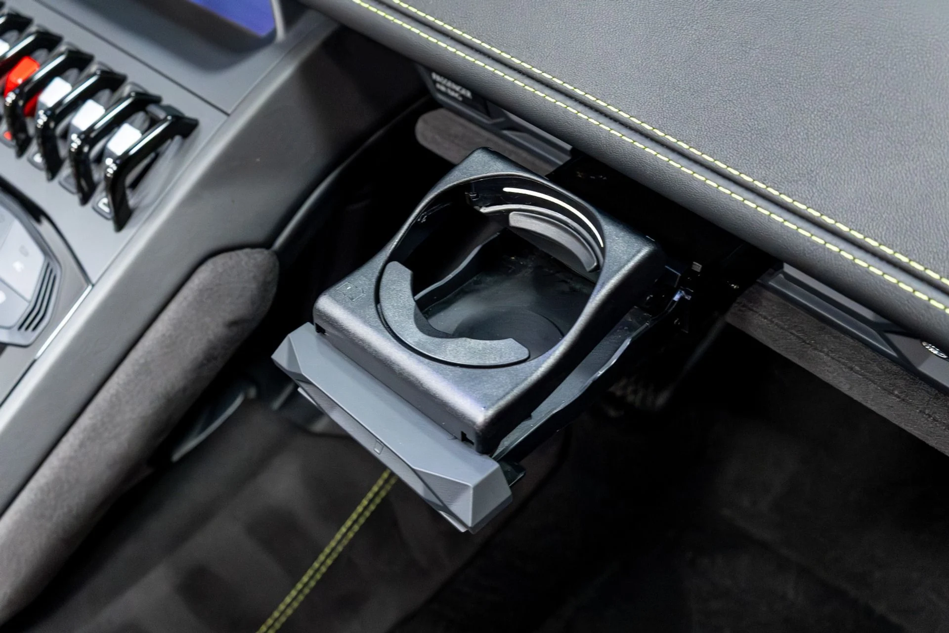 mph034_2137288209_Used_2017_Lamborghini_Huracan_1775865662_5d31e745c8