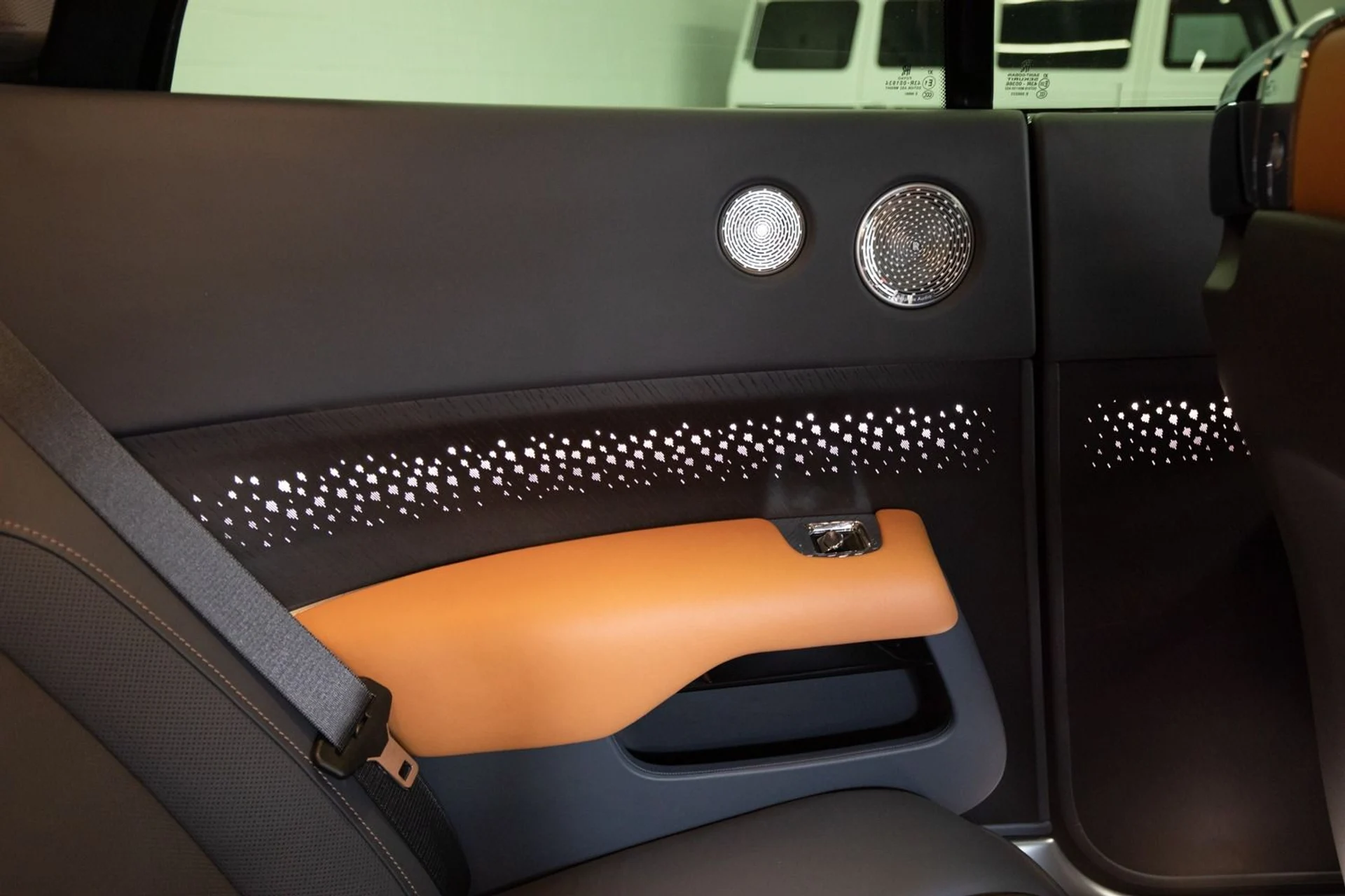 mph034_2144932448_Used_2018_Rolls_Royce_Wraith_Luminary_Collection_1708563018_019a088aee