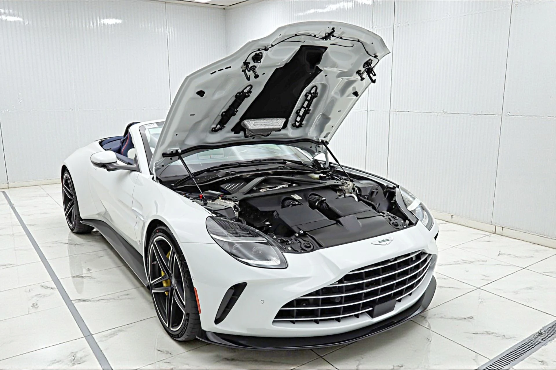 mph034_2159168571_New_2026_Aston_Martin_Vantage_S_39418e7048