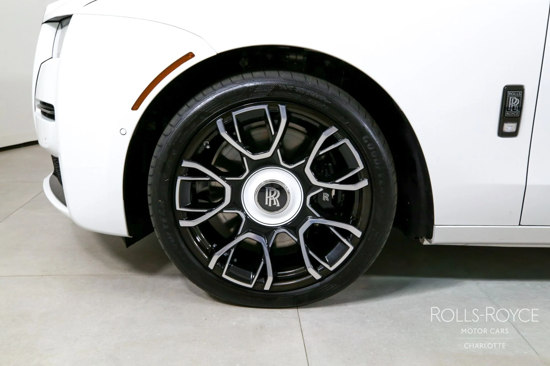 mph034_2164316037_Used_2024_Rolls_Royce_Black_Badge_Ghost_1767375436_1618bfccba