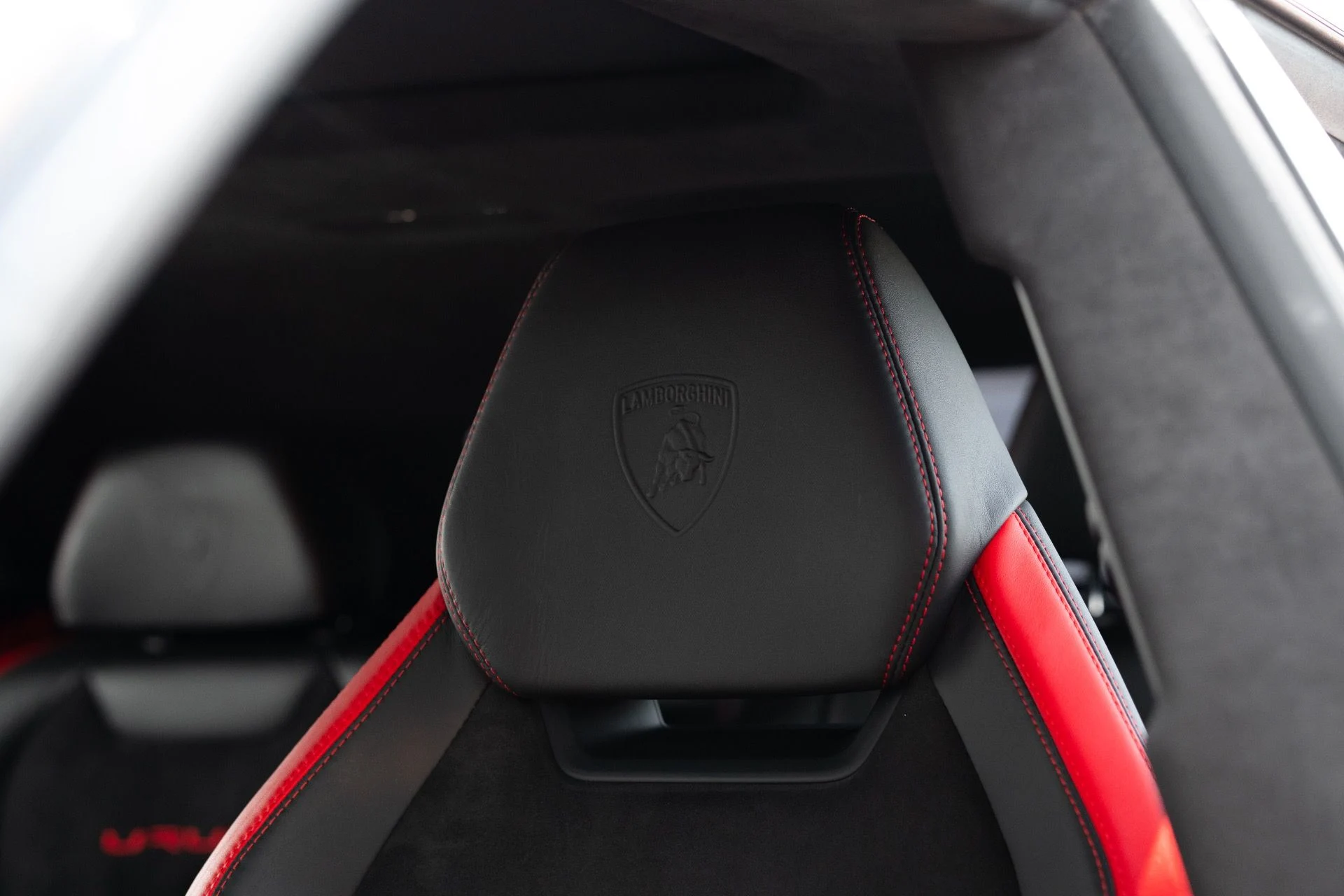 mph034_2188597844_Used_2023_Lamborghini_Urus_S_1771018679_7d846e516e