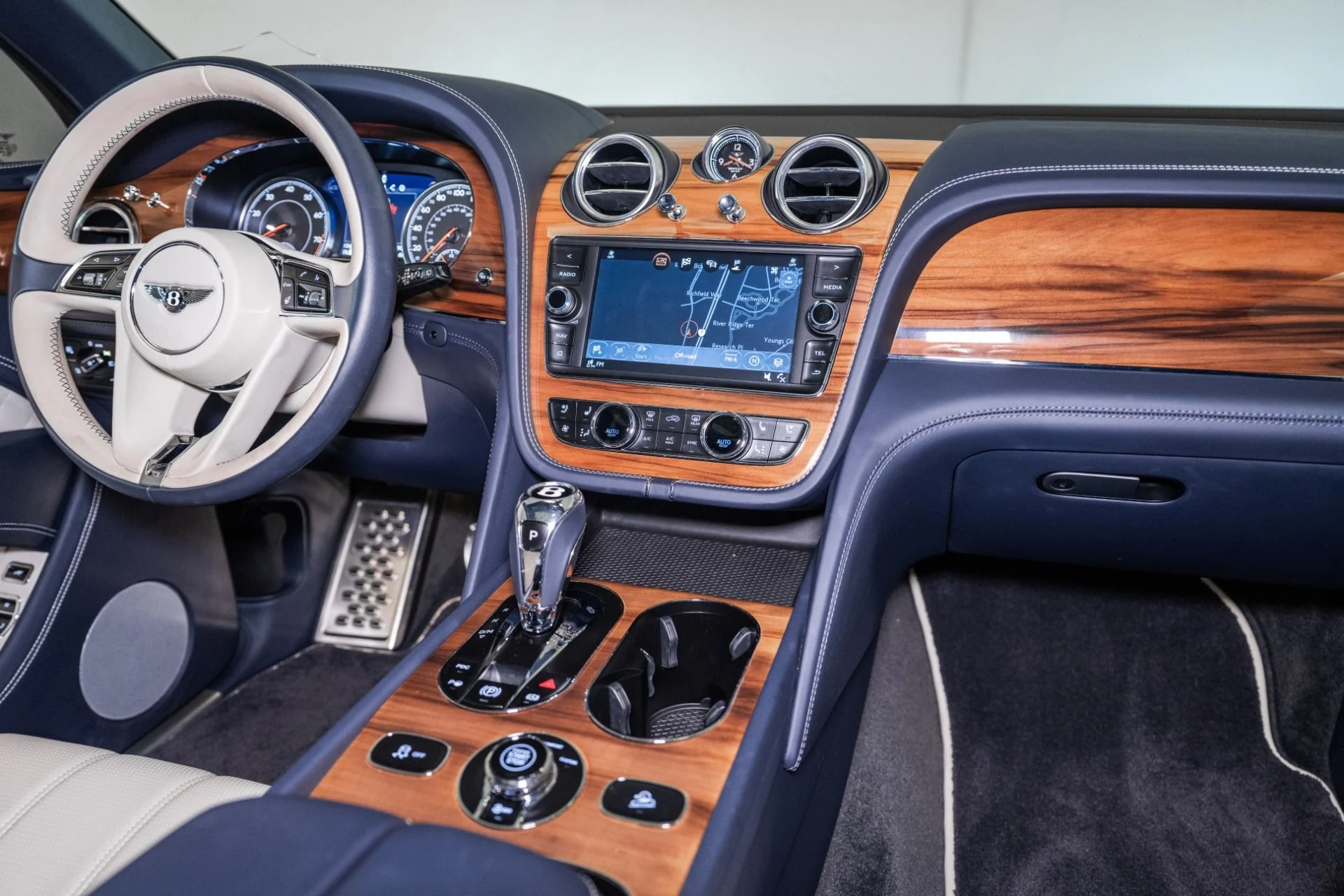 mph034_2191296442_Used_2019_Bentley_Bentayga_V8_1759420516_909967b42d