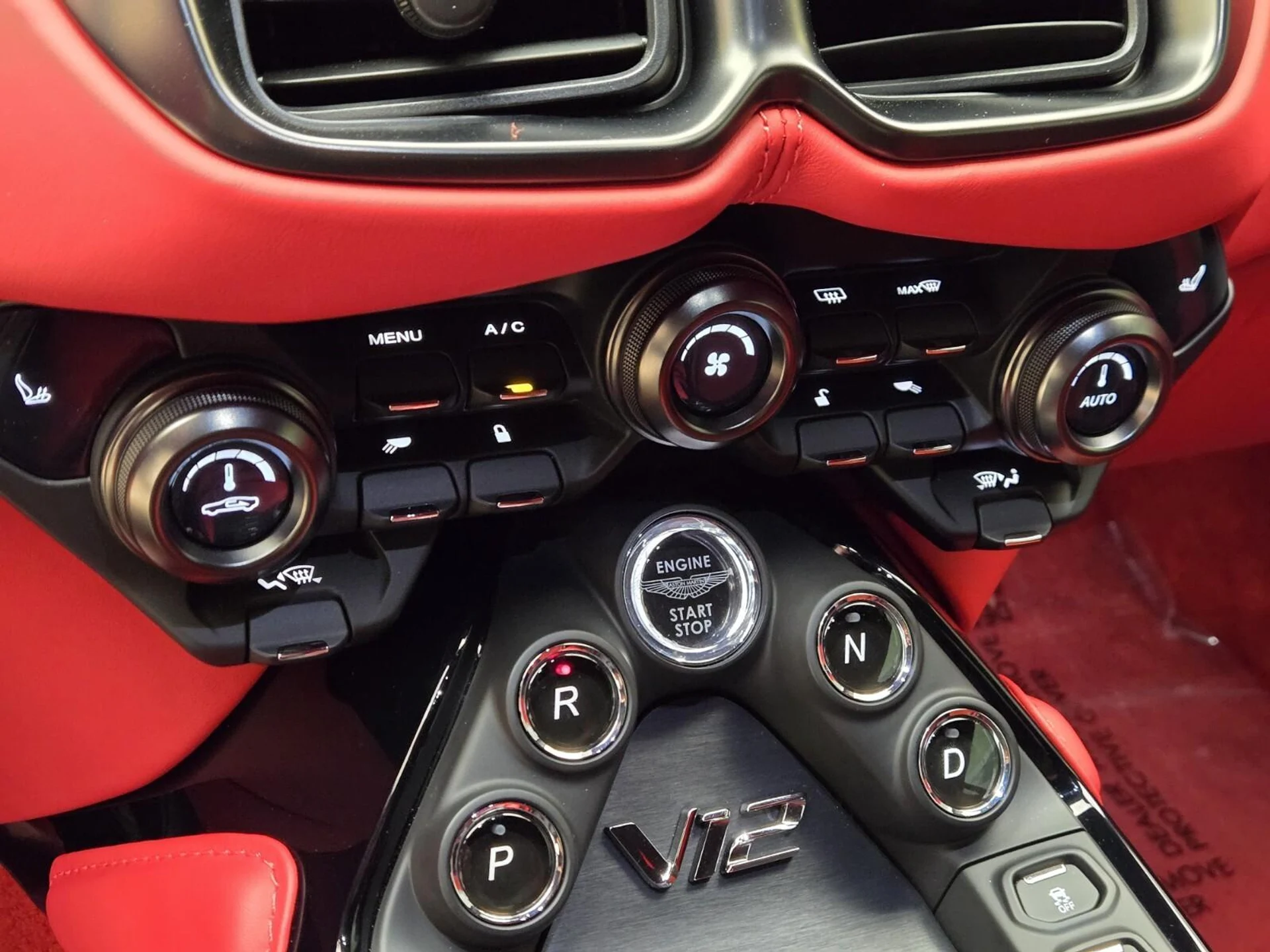 mph034_2213622802_Used_2023_Aston_Martin_Vantage_1766214044_08c5656930