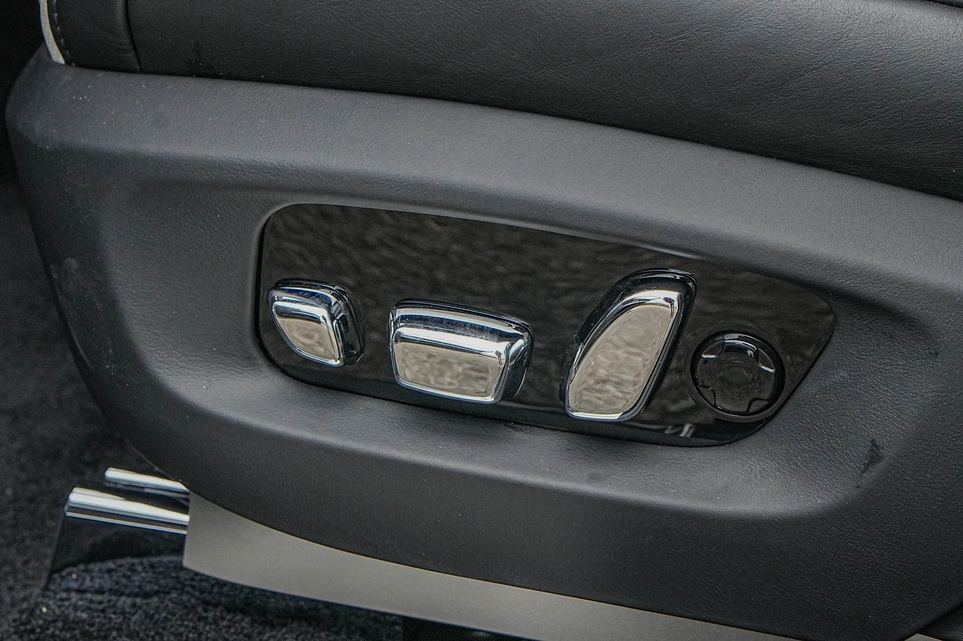 mph034_221381279_Hi_Tech_Luxury_Imports_LLC_SCA_33_GZ_06_SU_228684_image_34_1379f92b17