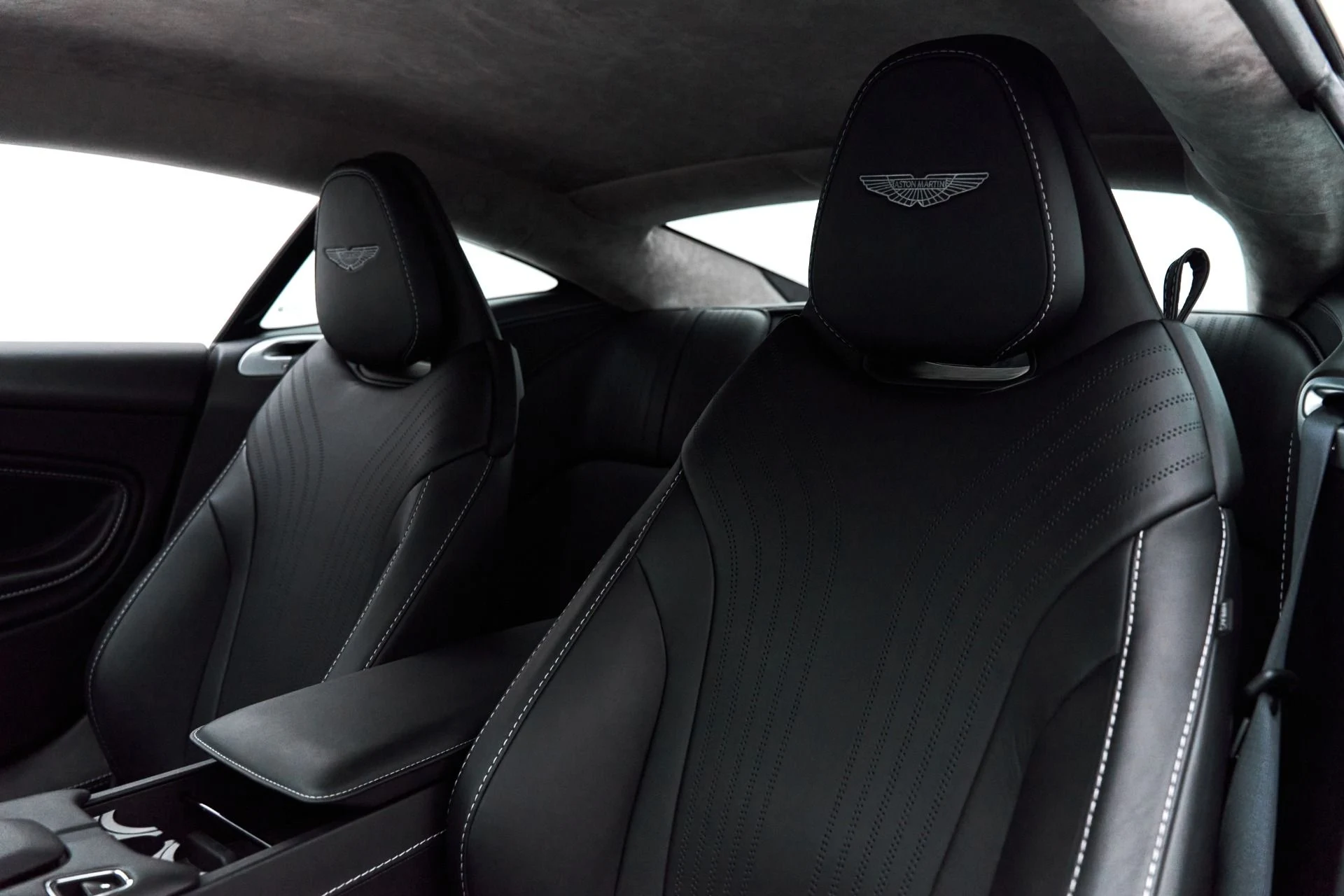 mph034_2222390096_Used_2019_Aston_Martin_DB_11_Base_1627671900_8aeae1b2f9