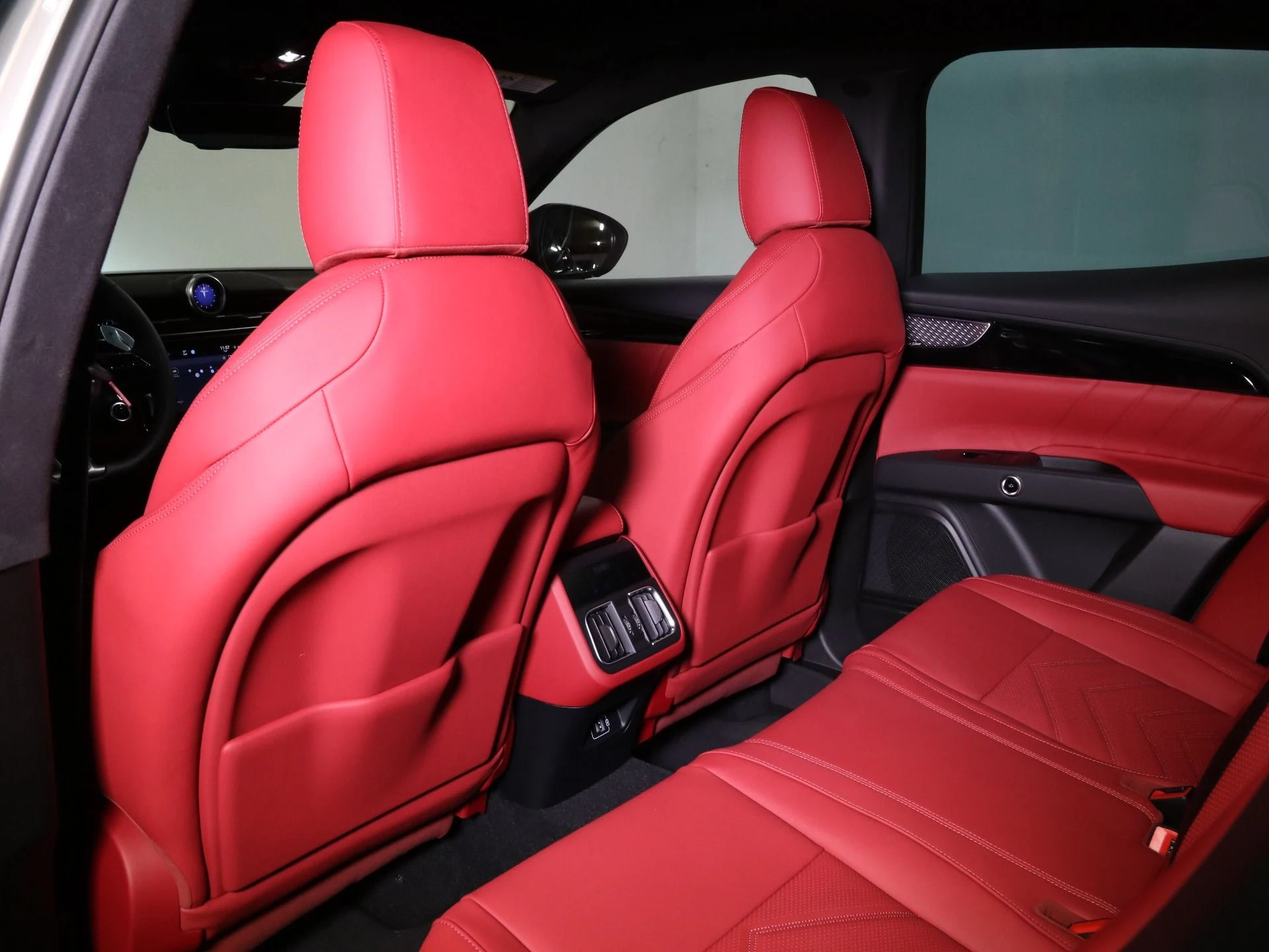 mph034_2227710012_New_2025_Maserati_Grecale_Folgore_1738220103_538db9bd64