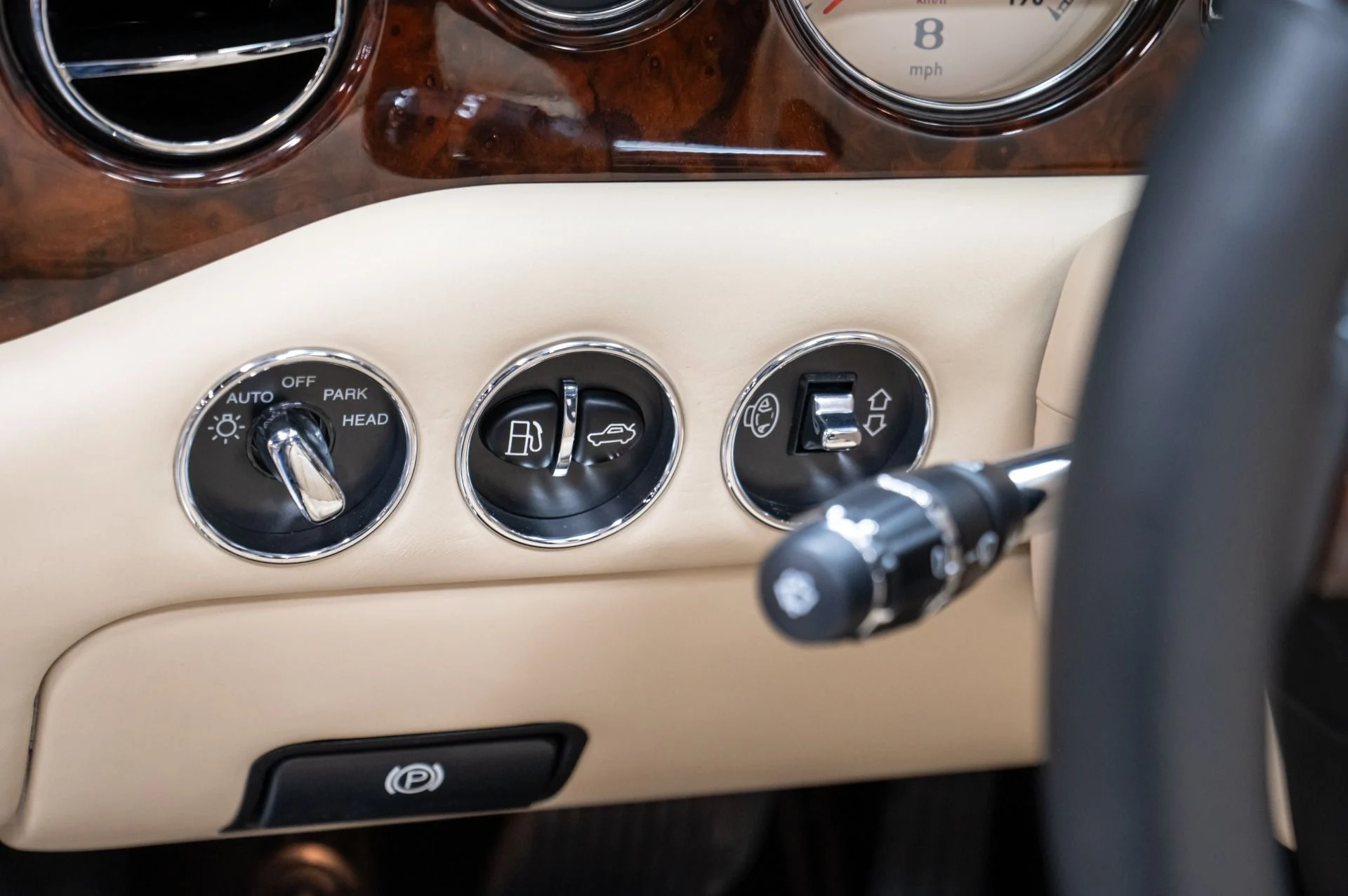 mph034_2238050913_Used_2007_Bentley_Azure_1753214683_ebd67b82db